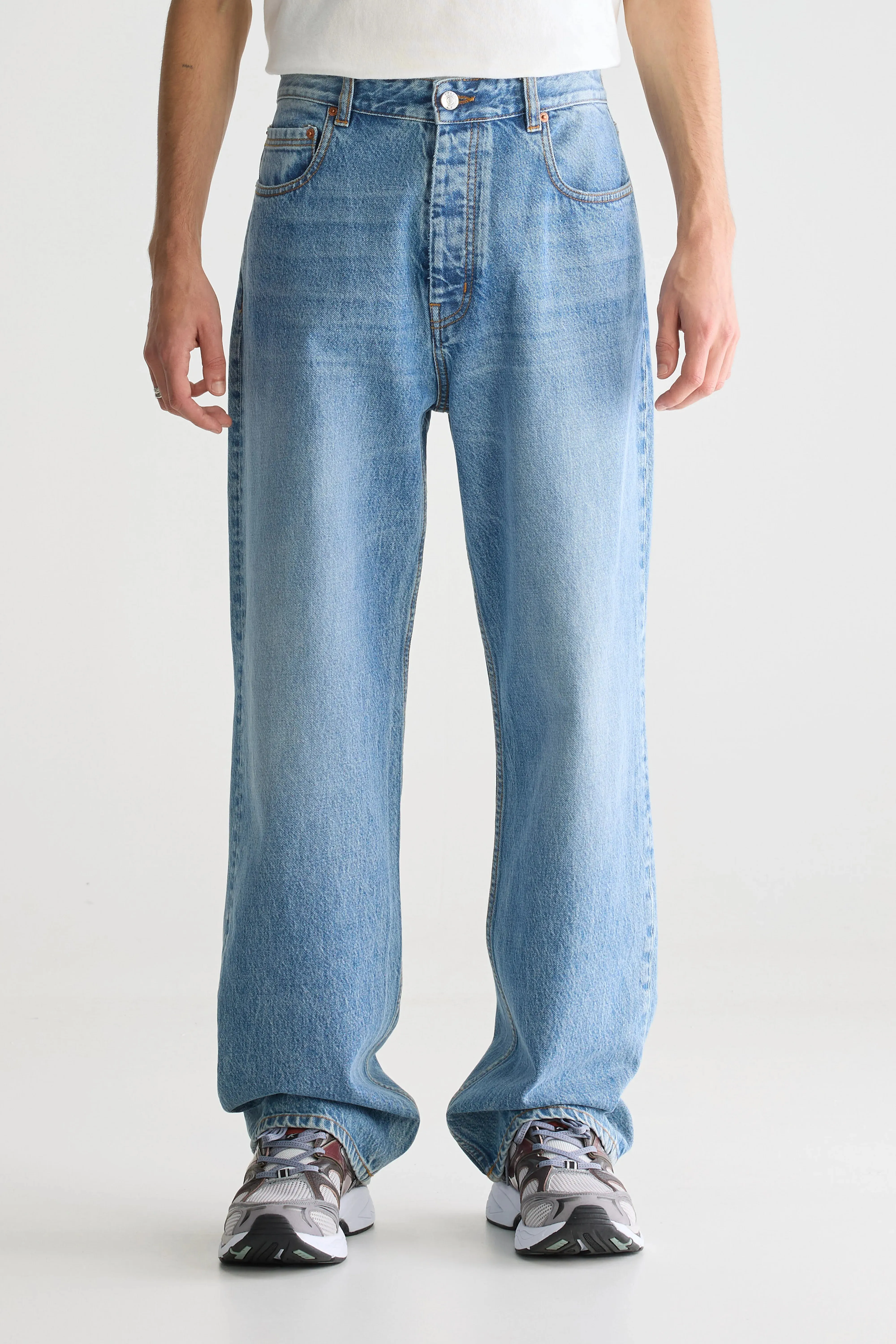 Denim N. 08 straight jeans (251 / M / VINTAGE LT BLUE) sold by Bellrose product image thumbnail 3