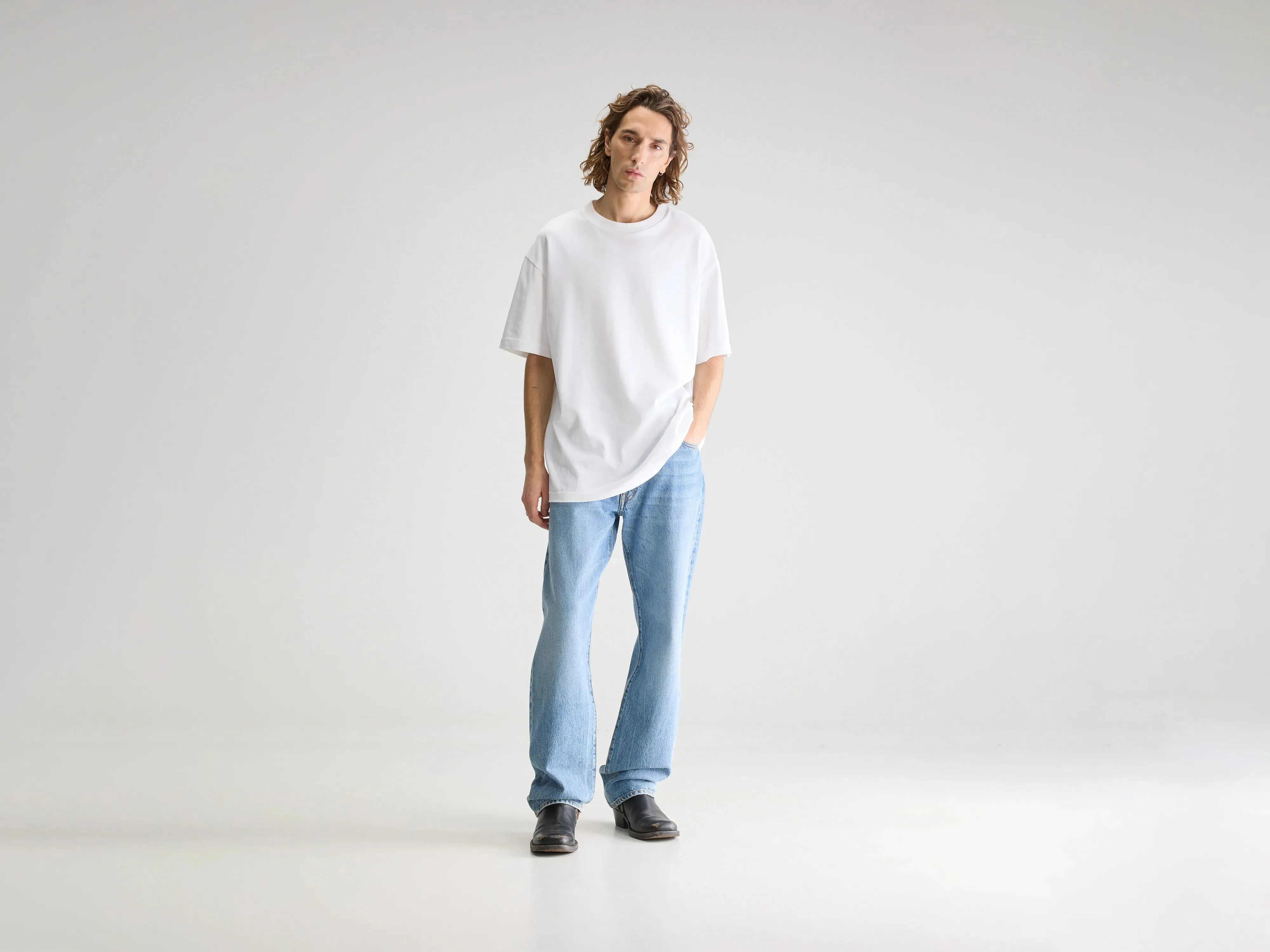 Denim N. 09 straight jeans (251 / M / VINTAGE LT BLUE) sold by Bellrose