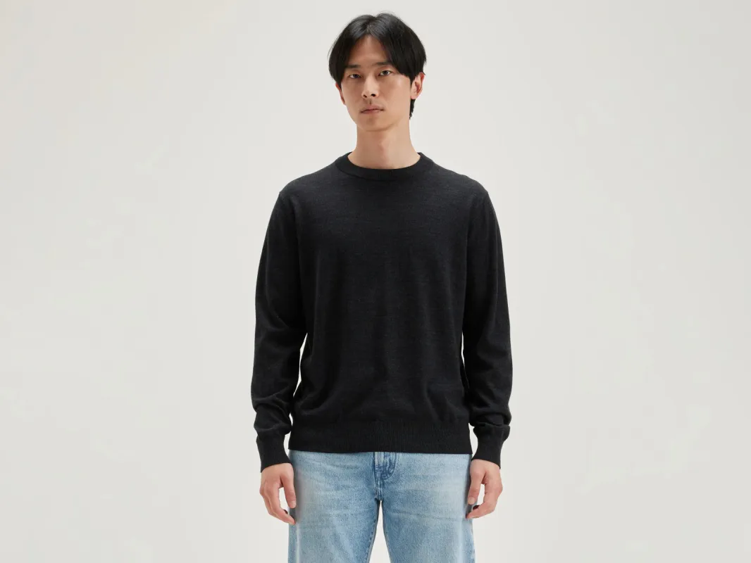 Dilliv crew-neck sweater (242 / M / OFF BLACK) sold by Bellrose