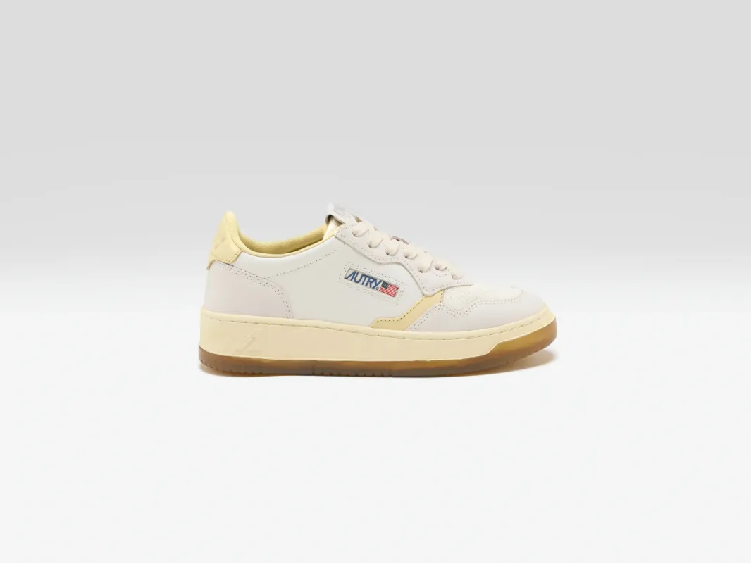 Medalist Low for Women (251 / W / YELLOW) sold by Bellrose