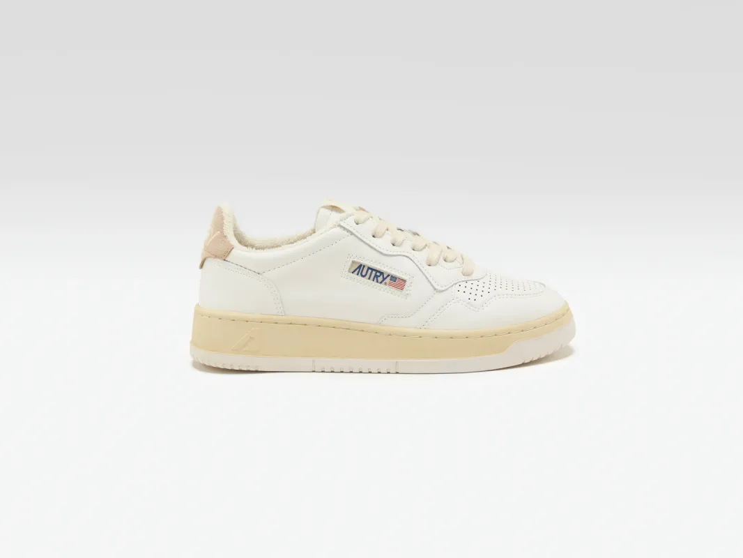 Medalist Low for Women (251 / W / IVORY) sold by Bellrose