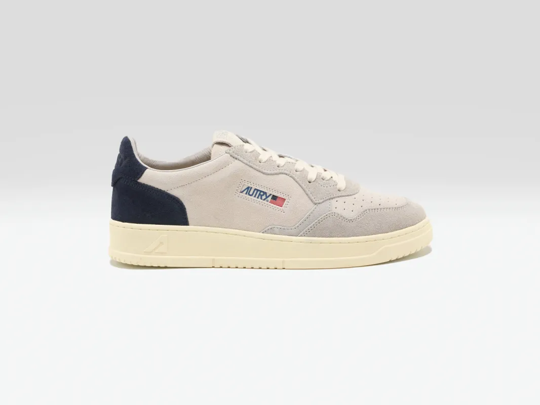 Medalist Low for Men  (251 / M / BLUE) sold by Bellrose