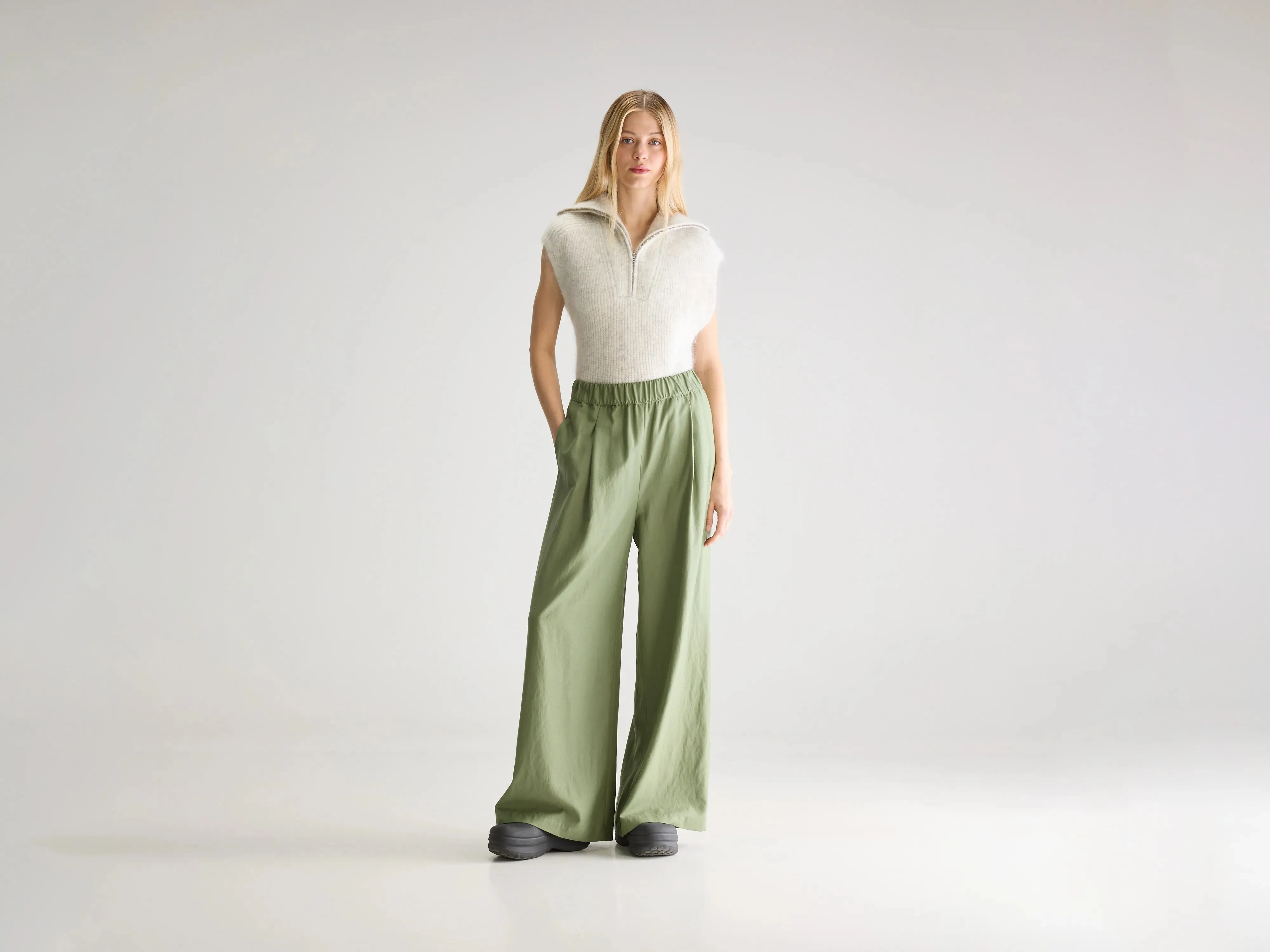 Vezza wide trousers (251 / W / JEEP) sold by Bellrose