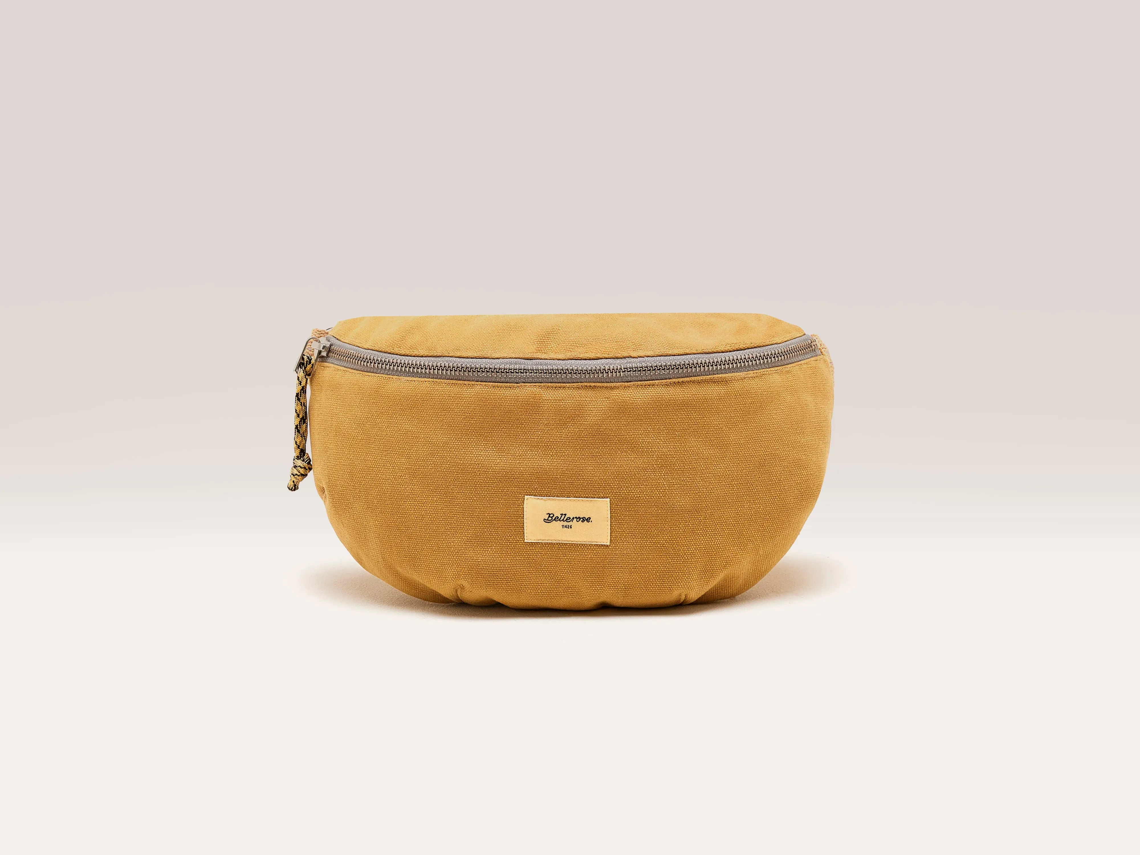 Heccy sling bag (251 / G / CHINO) sold by Bellrose