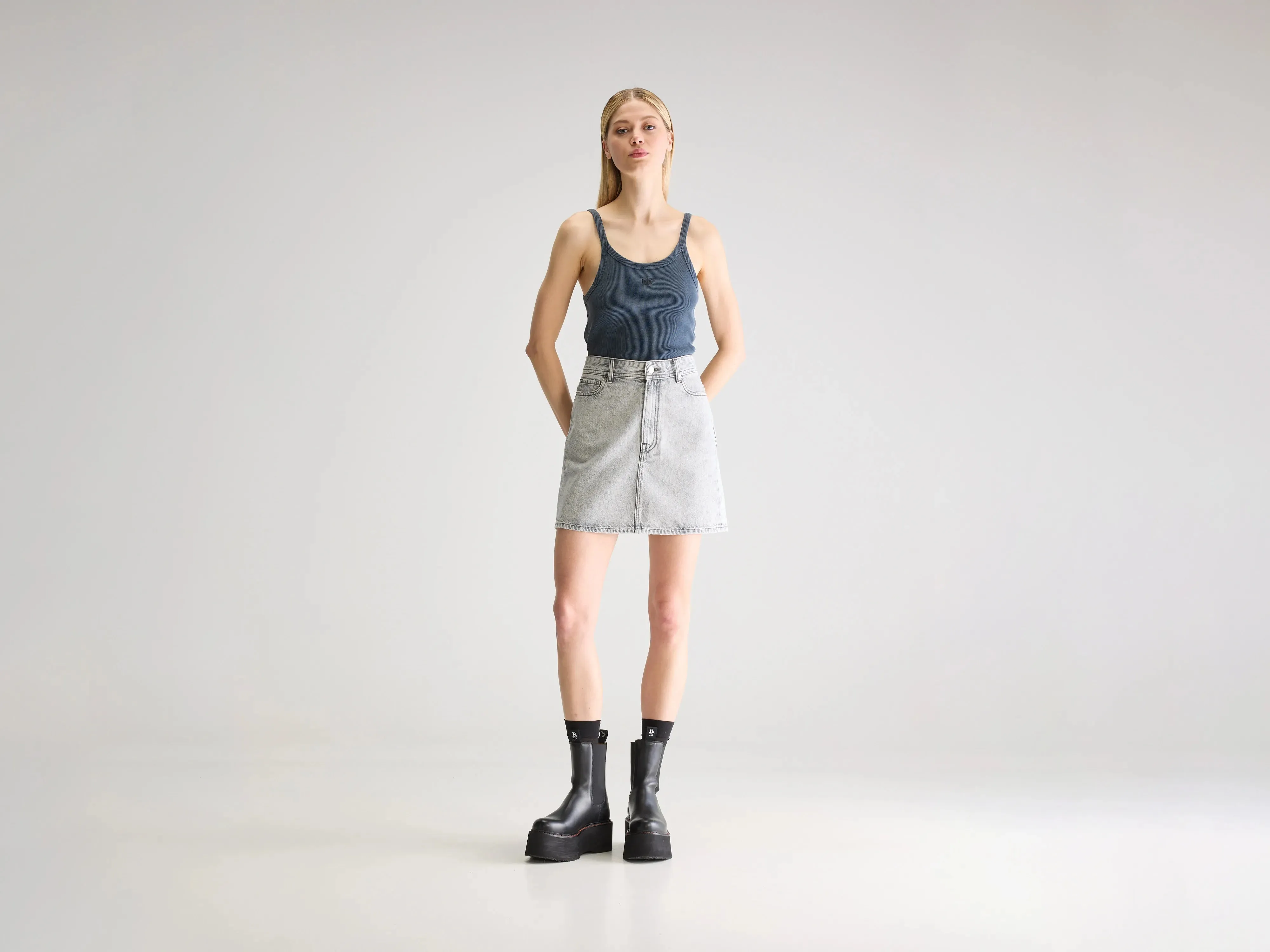 Pipa mini denim skirt (251 / W / USED GREY) sold by Bellrose