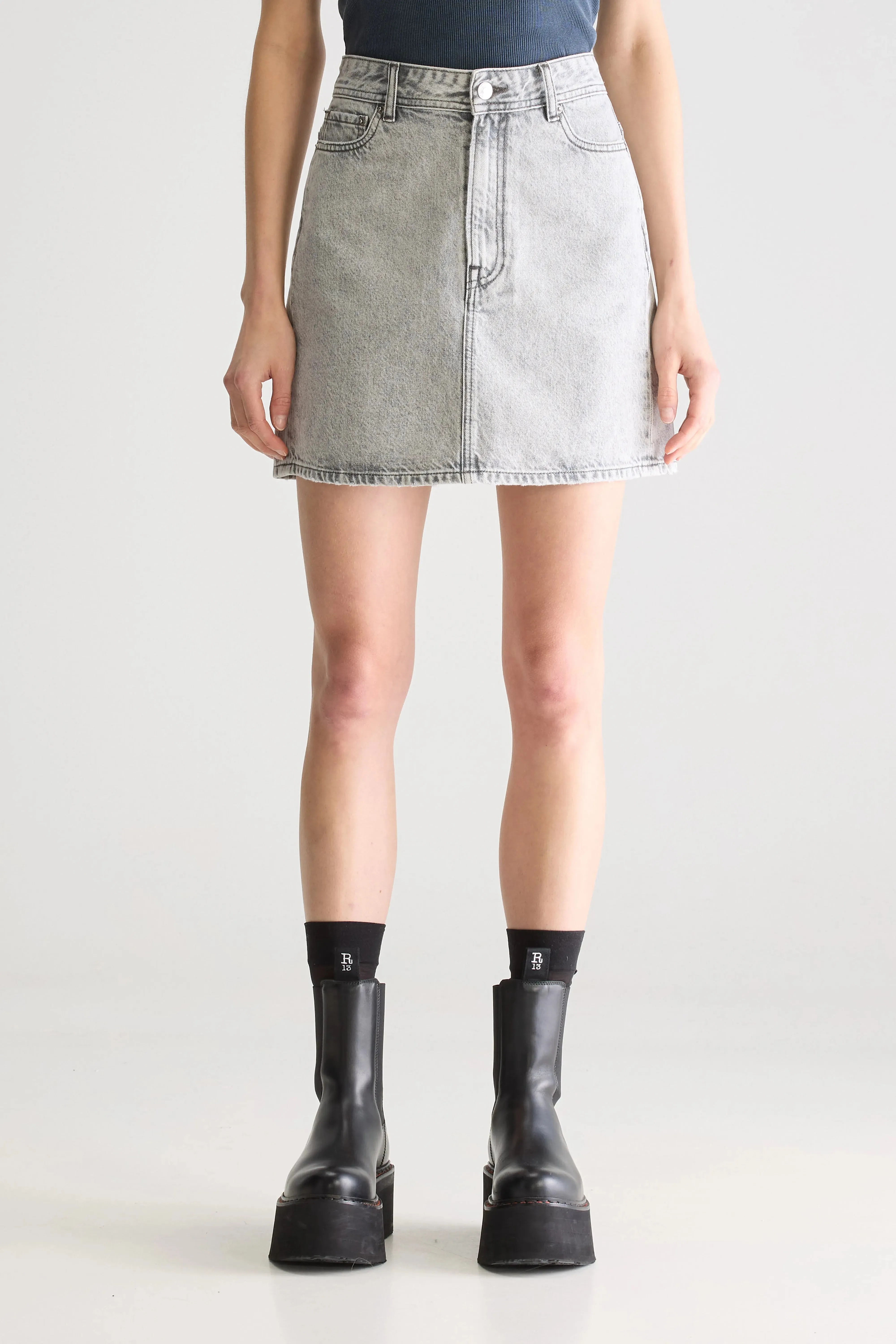 Pipa mini denim skirt (251 / W / USED GREY) sold by Bellrose product image thumbnail 3