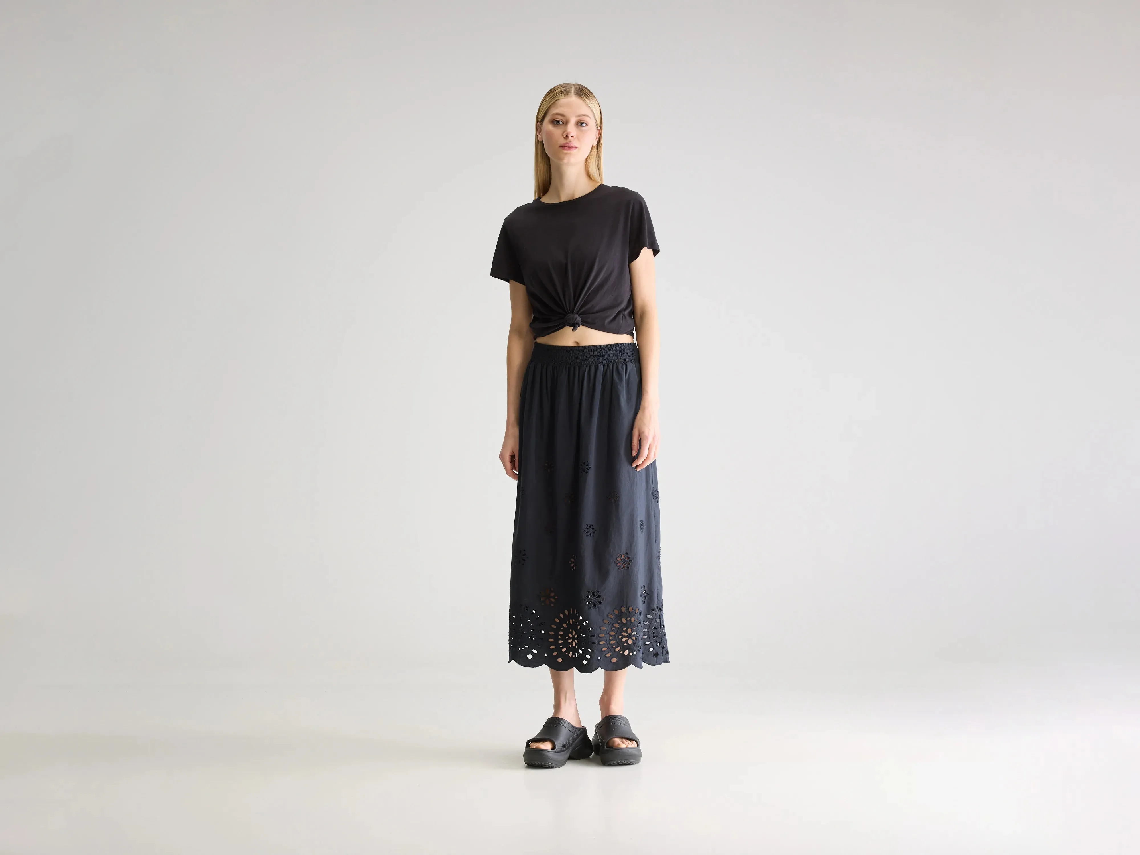 Dorine midi skirt (251 / W / BLACK BEAUTY) sold by Bellrose