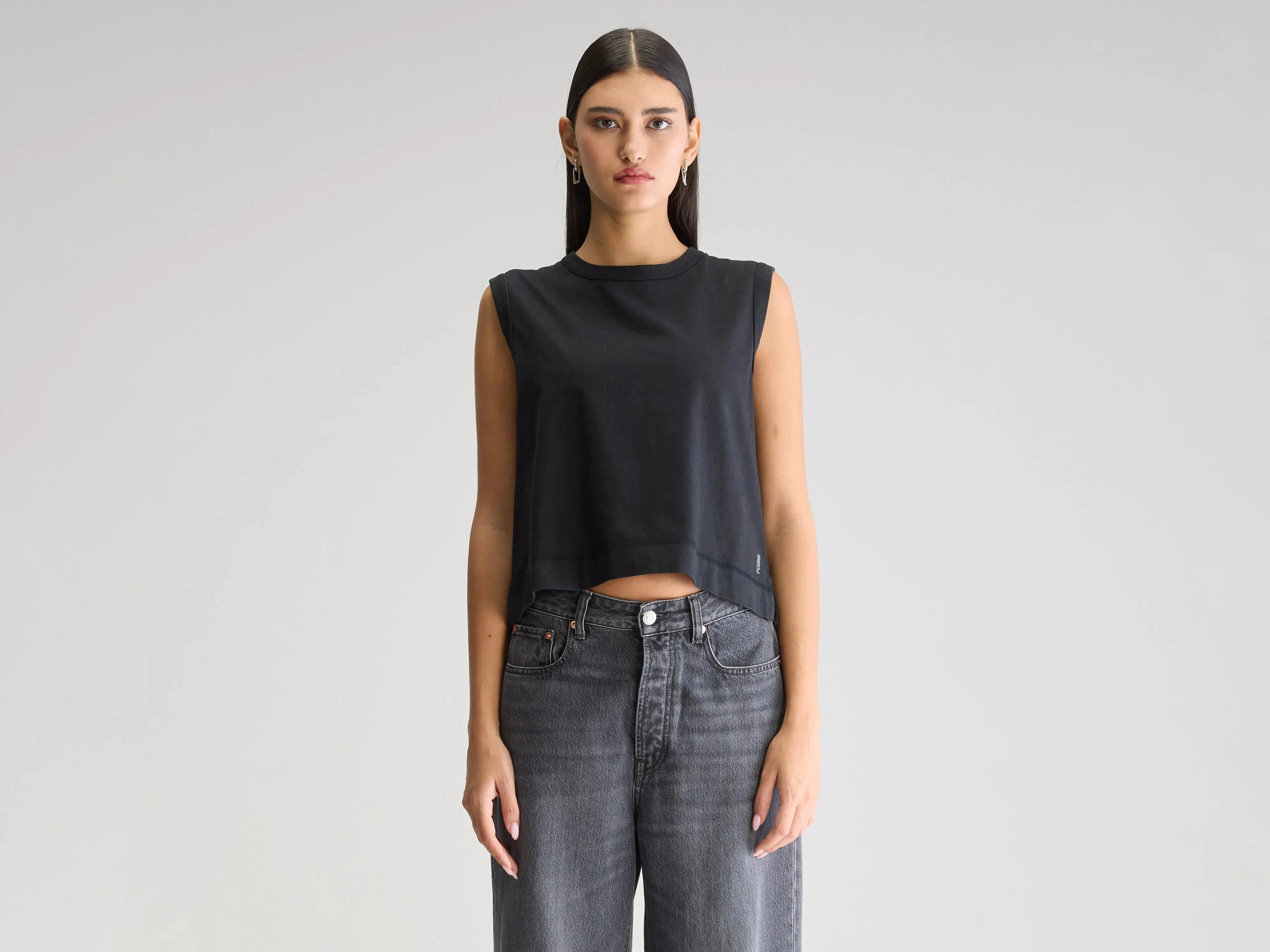 Cuare regular tank top (251 / W / BLACK BEAUTY) sold by Bellrose