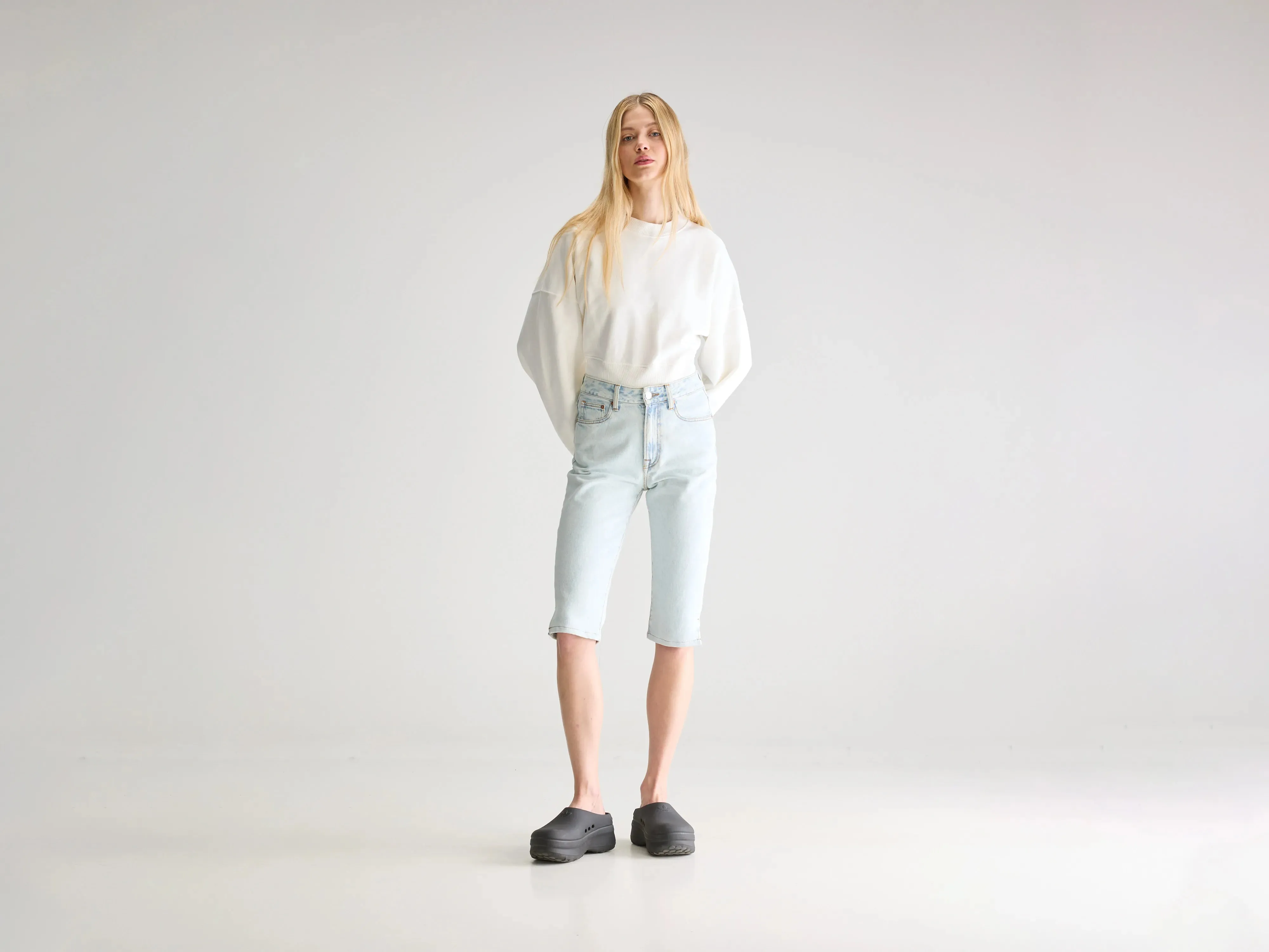 Pearce capri jeans (251 / W / LT BLUE BLEACH) sold by Bellrose