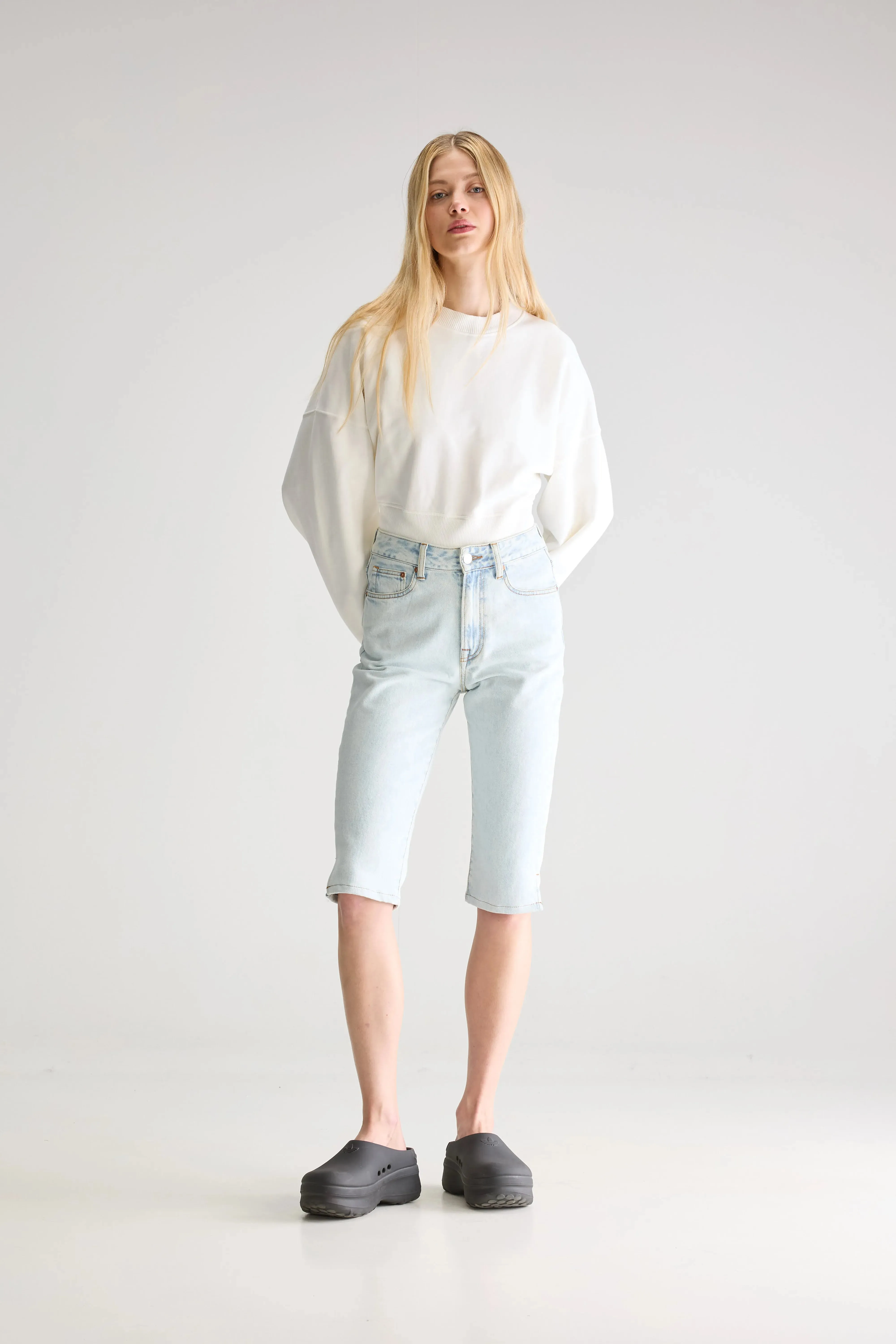 Pearce capri jeans (251 / W / LT BLUE BLEACH) sold by Bellrose product image thumbnail 2