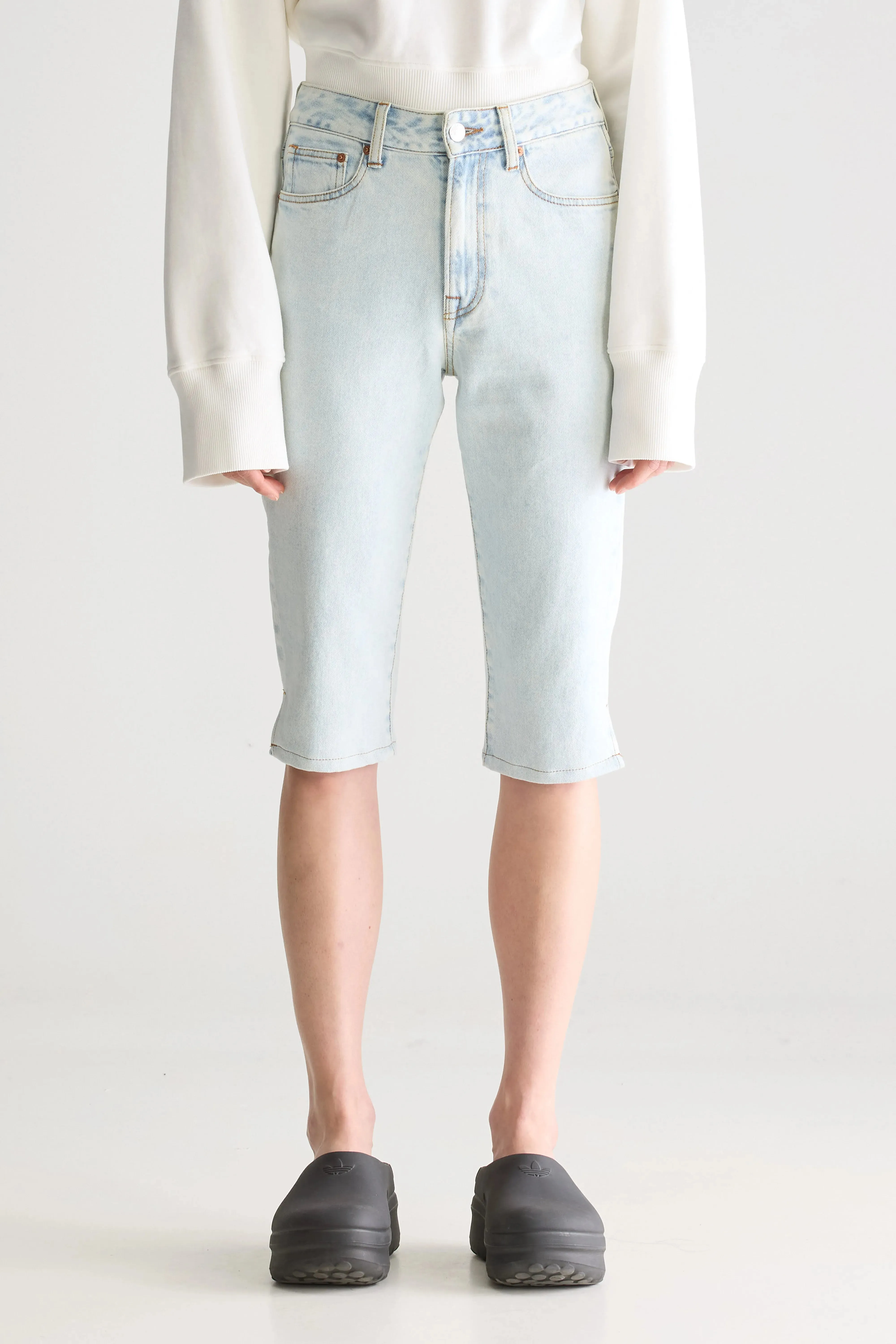 Pearce capri jeans (251 / W / LT BLUE BLEACH) sold by Bellrose product image thumbnail 3