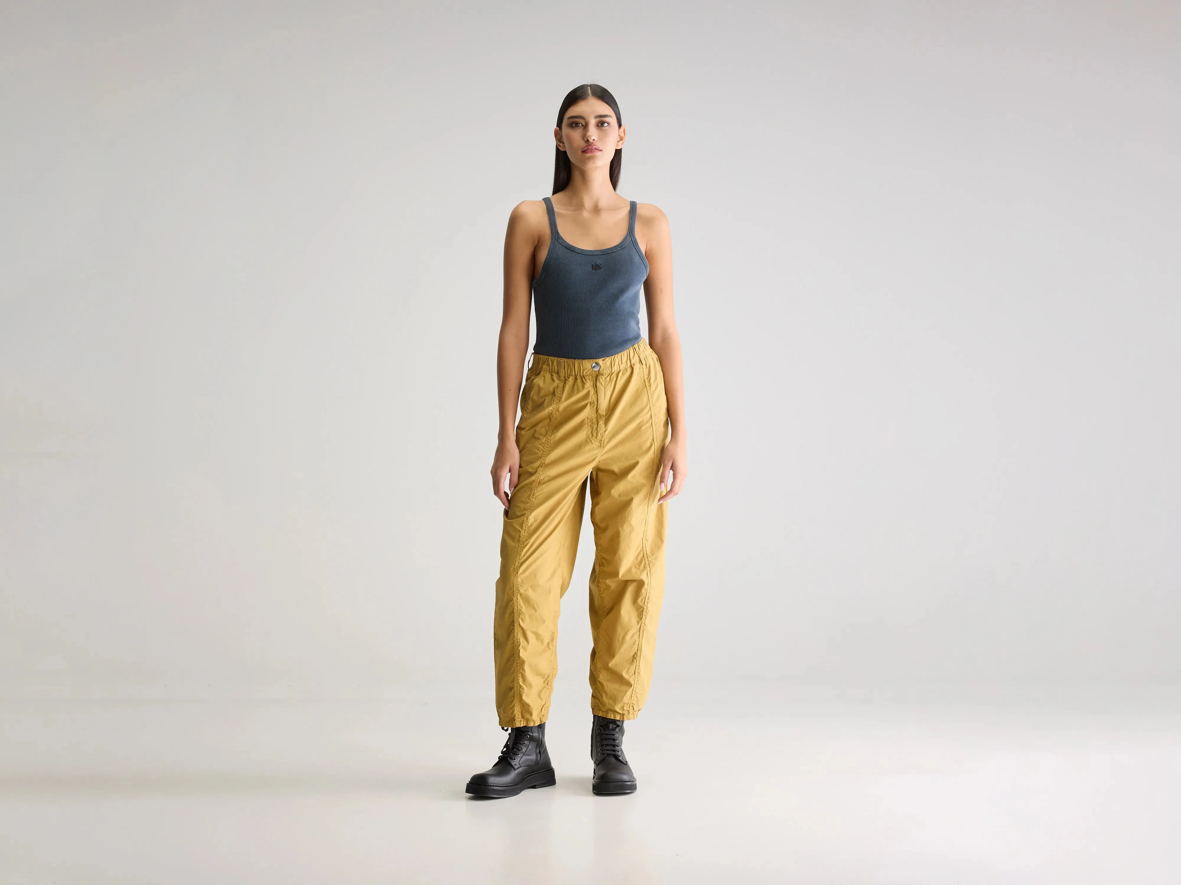 Wesly relaxed trousers (251 / W / PALE KHAKI) sold by Bellrose
