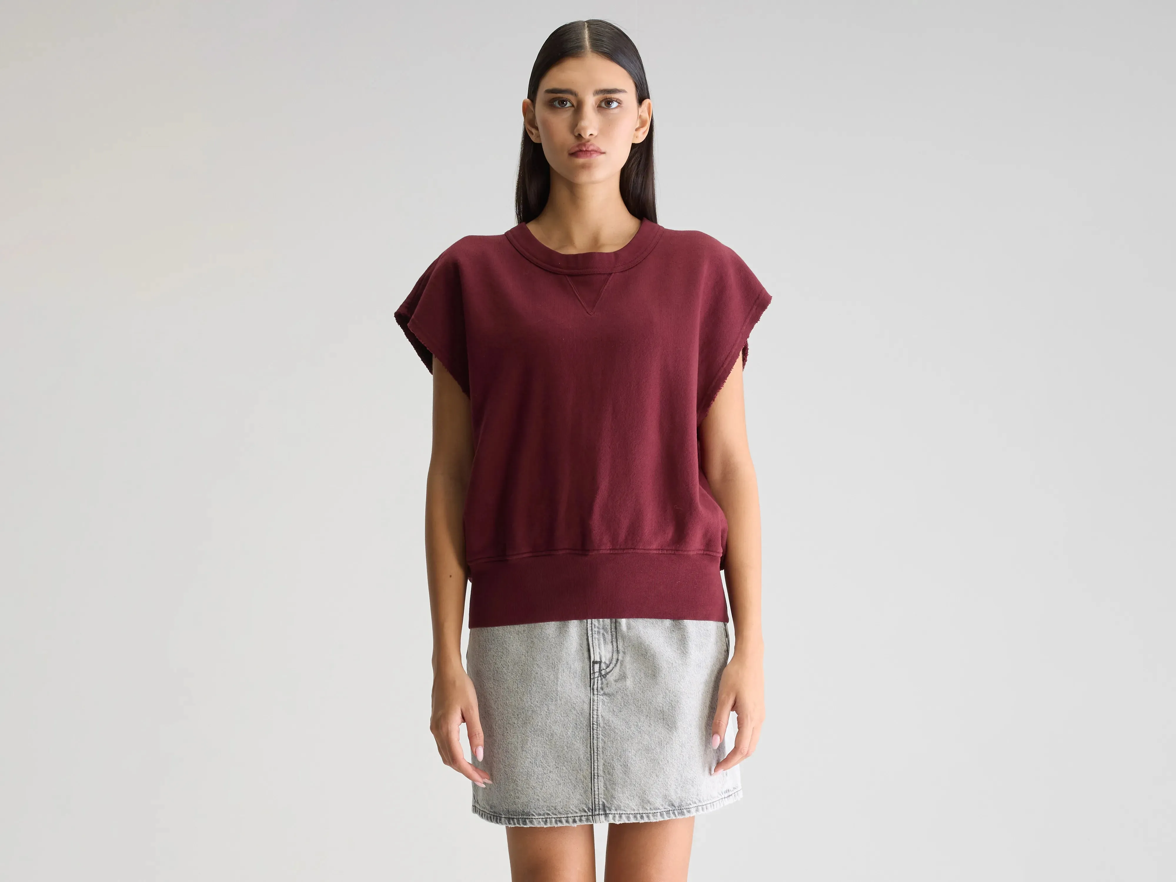 Vytom sleeveless sweatshirt (251 / W / WINDSOR WINE) sold by Bellrose