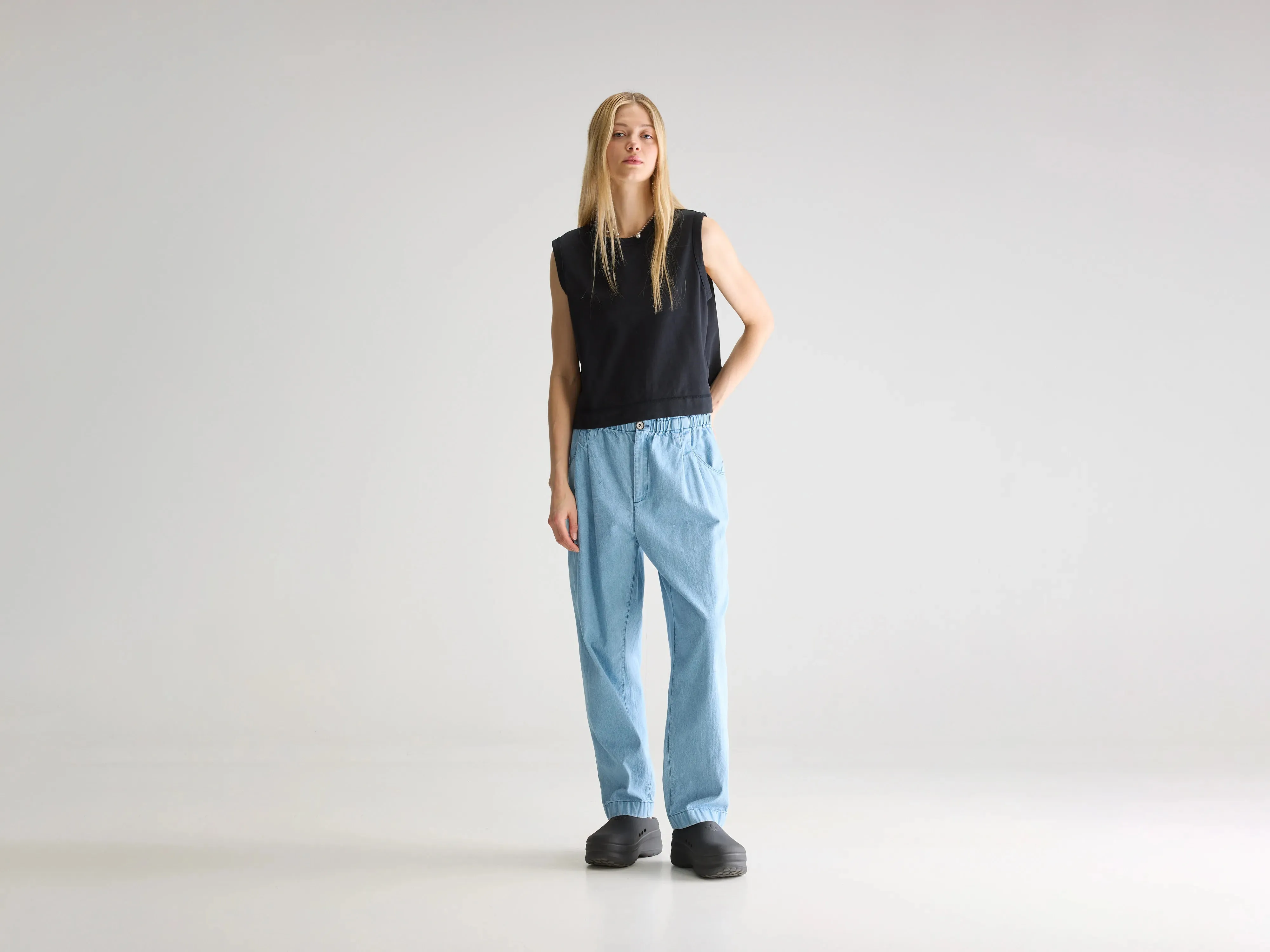 Winona relaxed jeans (251 / W / LT BLUE BLEACH) sold by Bellrose