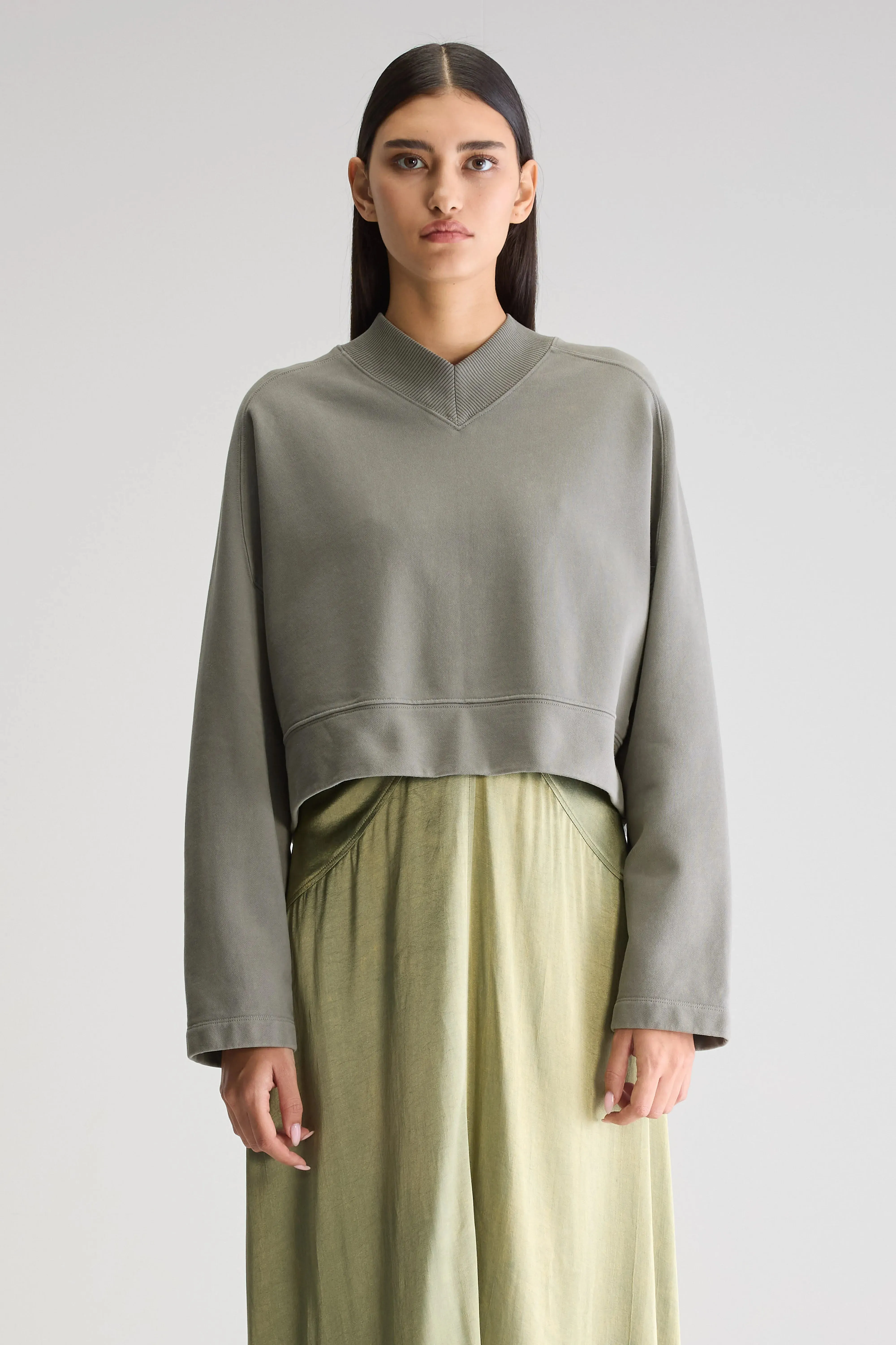 Sikiu cropped sweatshirt (251 / W / DUSTY OLIVE) sold by Bellrose product image thumbnail 2