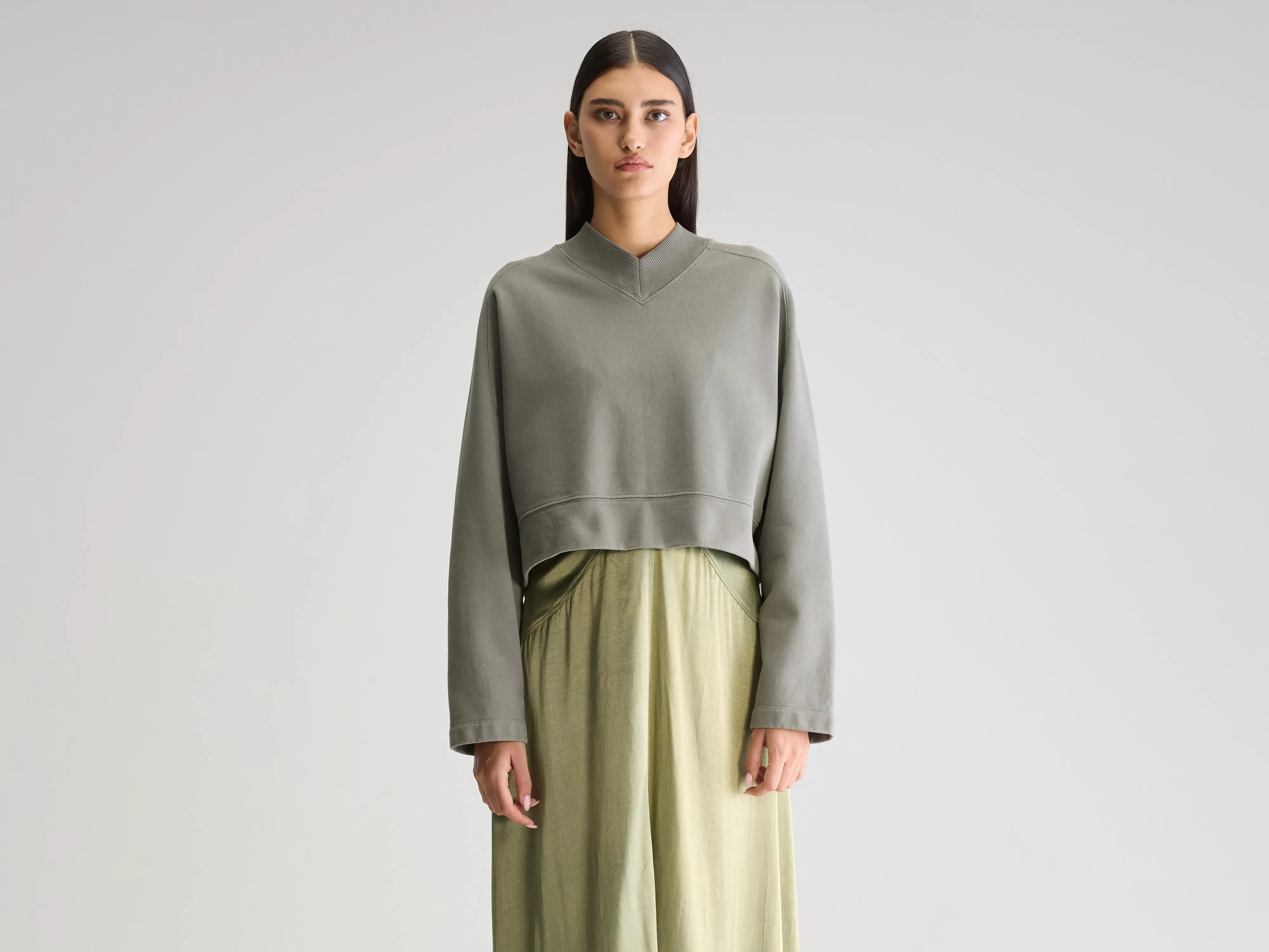 Sikiu cropped sweatshirt (251 / W / DUSTY OLIVE) sold by Bellrose