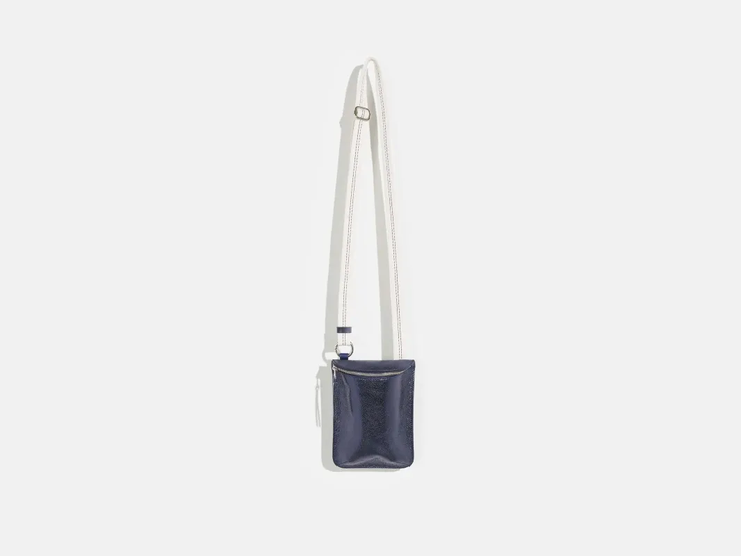 shone bag (241 / W / INDIGO) sold by Bellrose