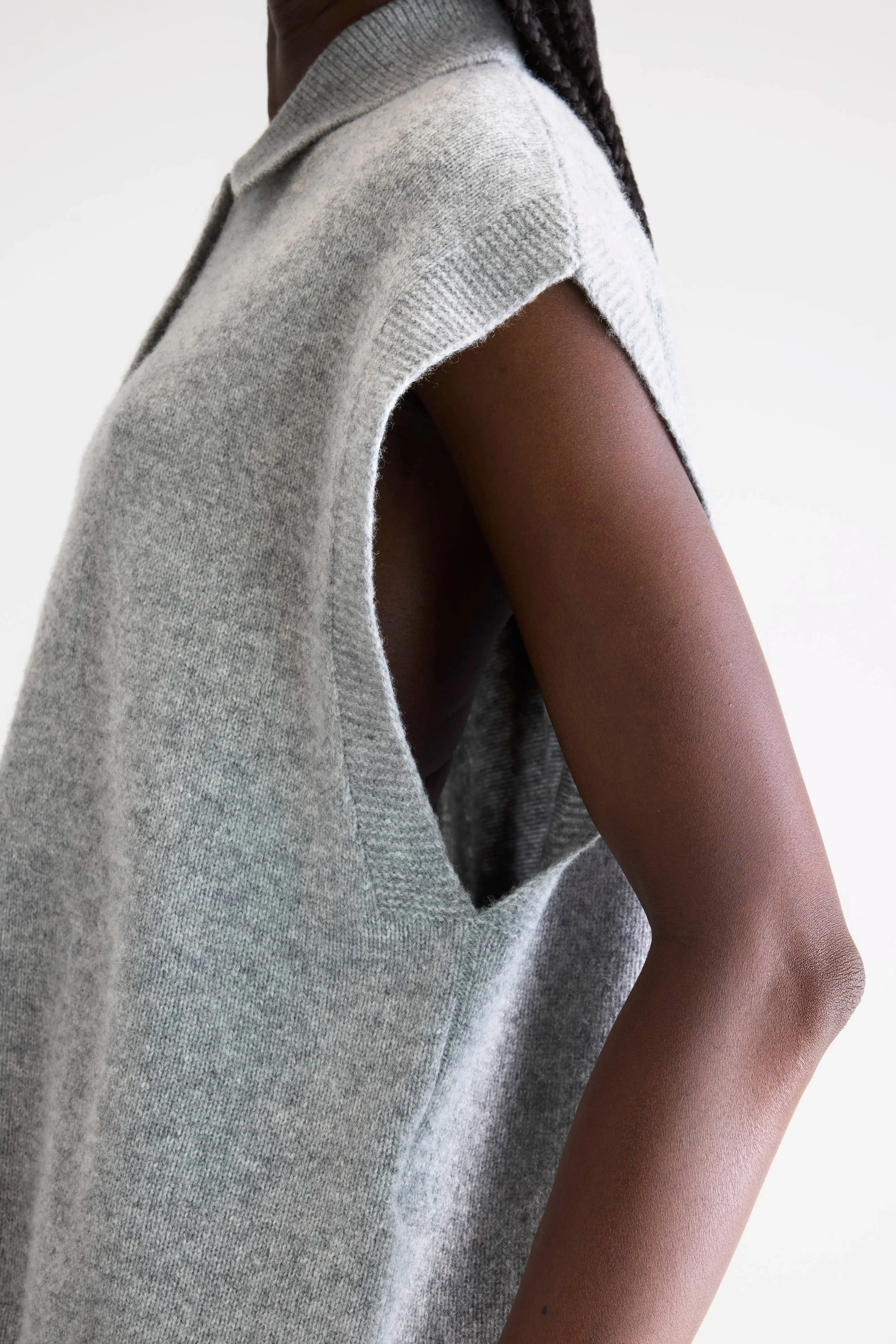 Ameson sleeveless sweater (252 / W / H. GREY) sold by Bellrose product image thumbnail 5