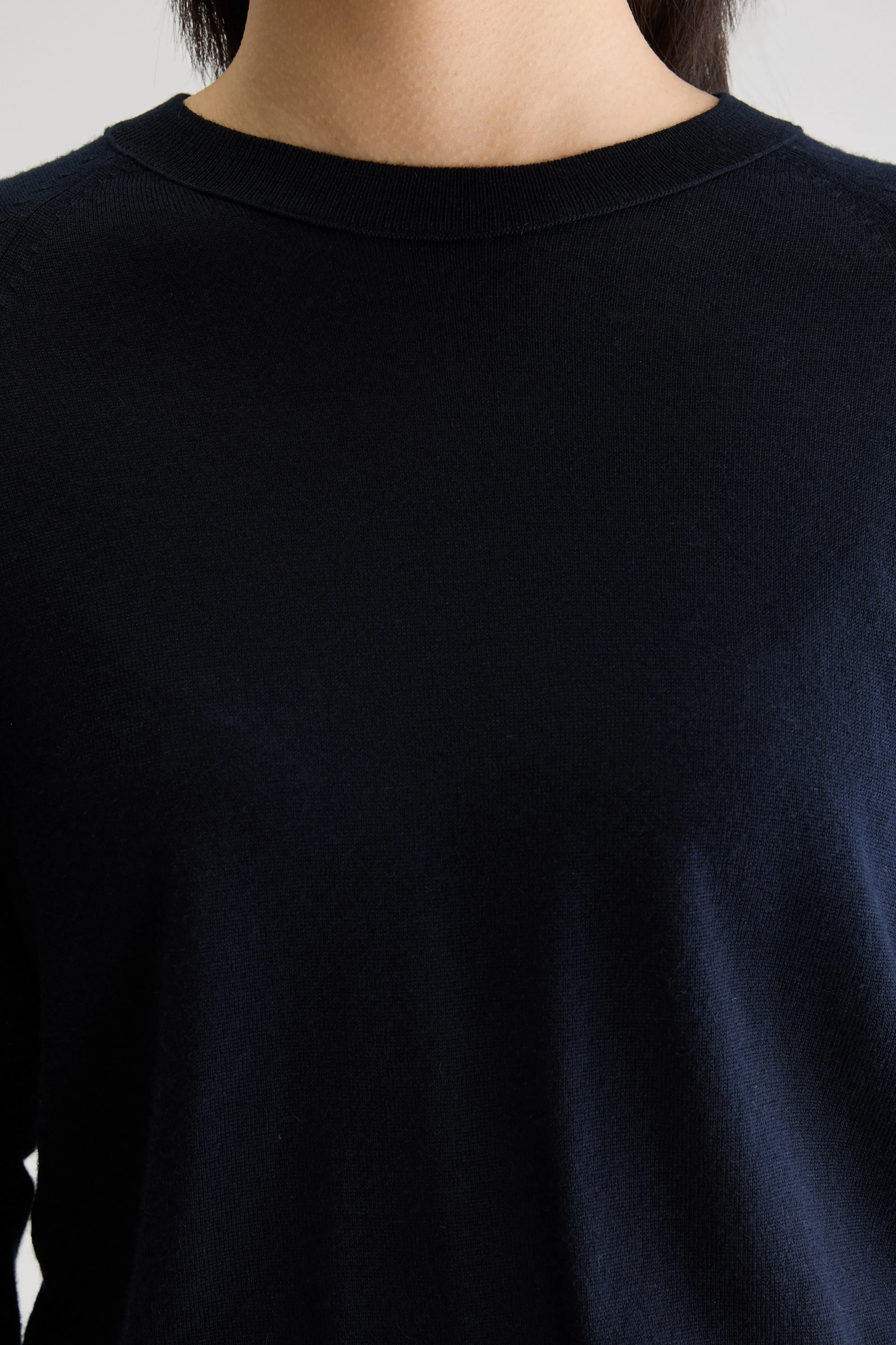 Delen classic crewneck sweater (252 / W / NAVY) sold by Bellrose product image thumbnail 5