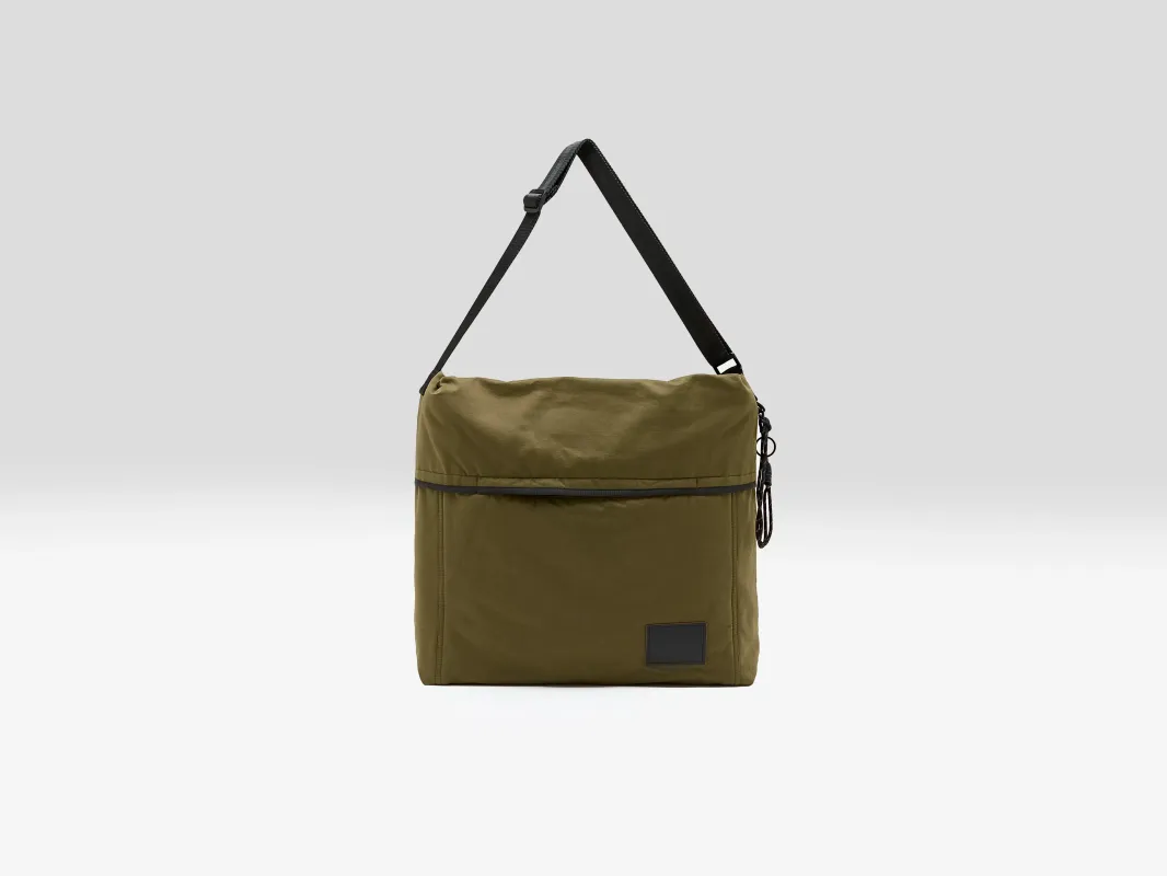 Hendy messenger bag (252 / M / OLIVE NIGHT) sold by Bellrose