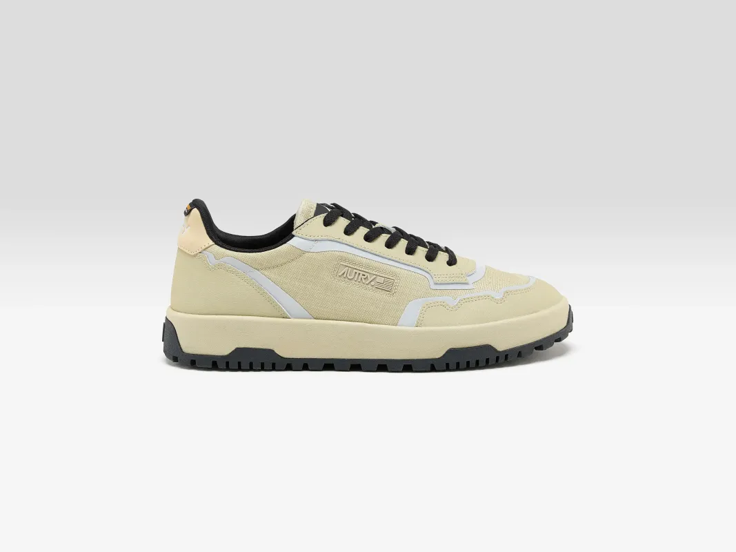 Wildpace Low for Men  (252 / M / BEIGE) sold by Bellrose