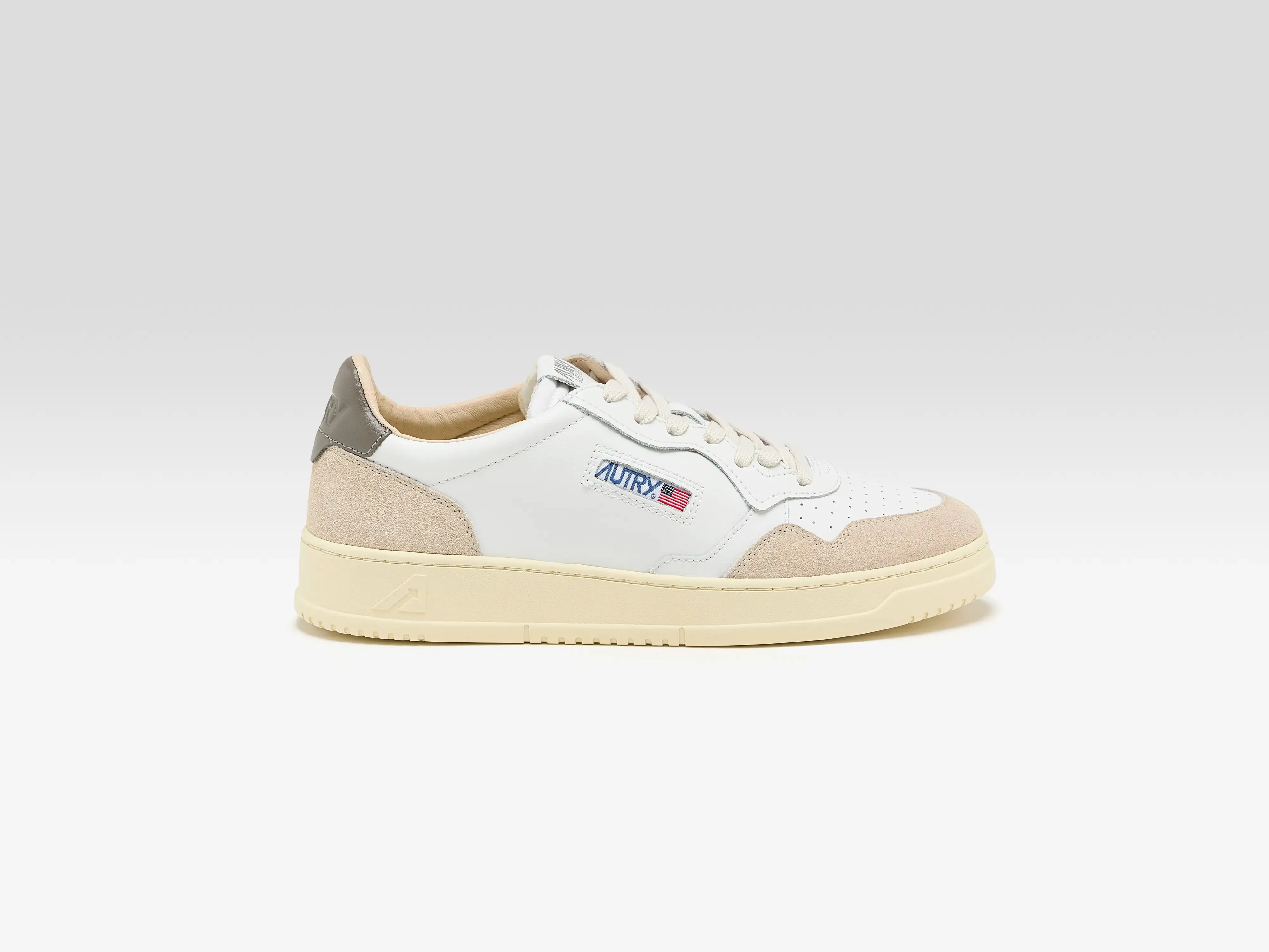 Medalist Low for Men (252 / M / WHITE) sold by Bellrose