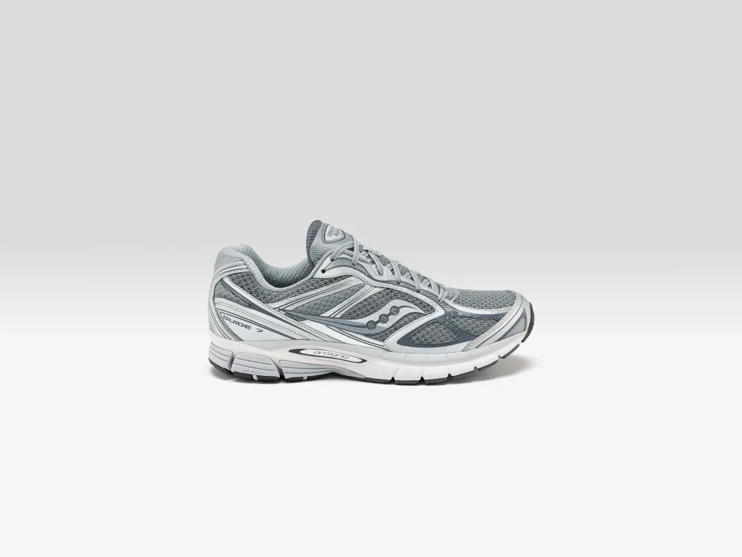 Progrid Guide 7 for Men  (252 / M / SILVER) made by Saucony