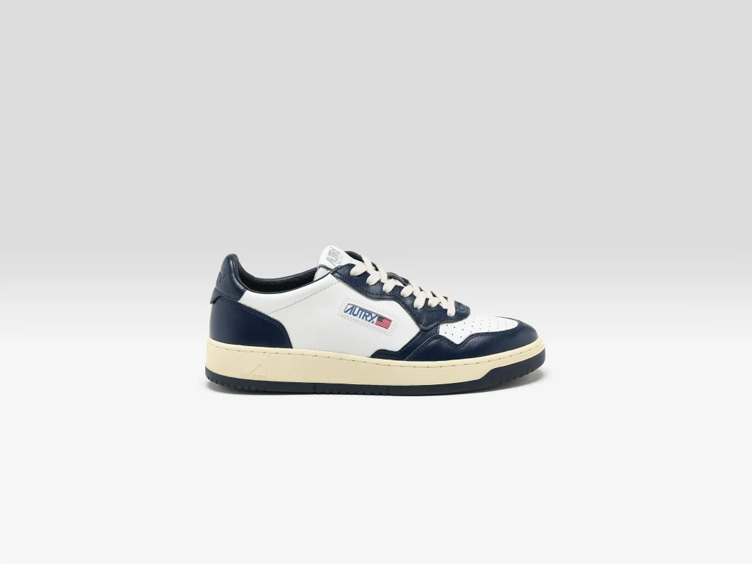 Medalist Low for Men (252 / M / BLUE) sold by Bellrose