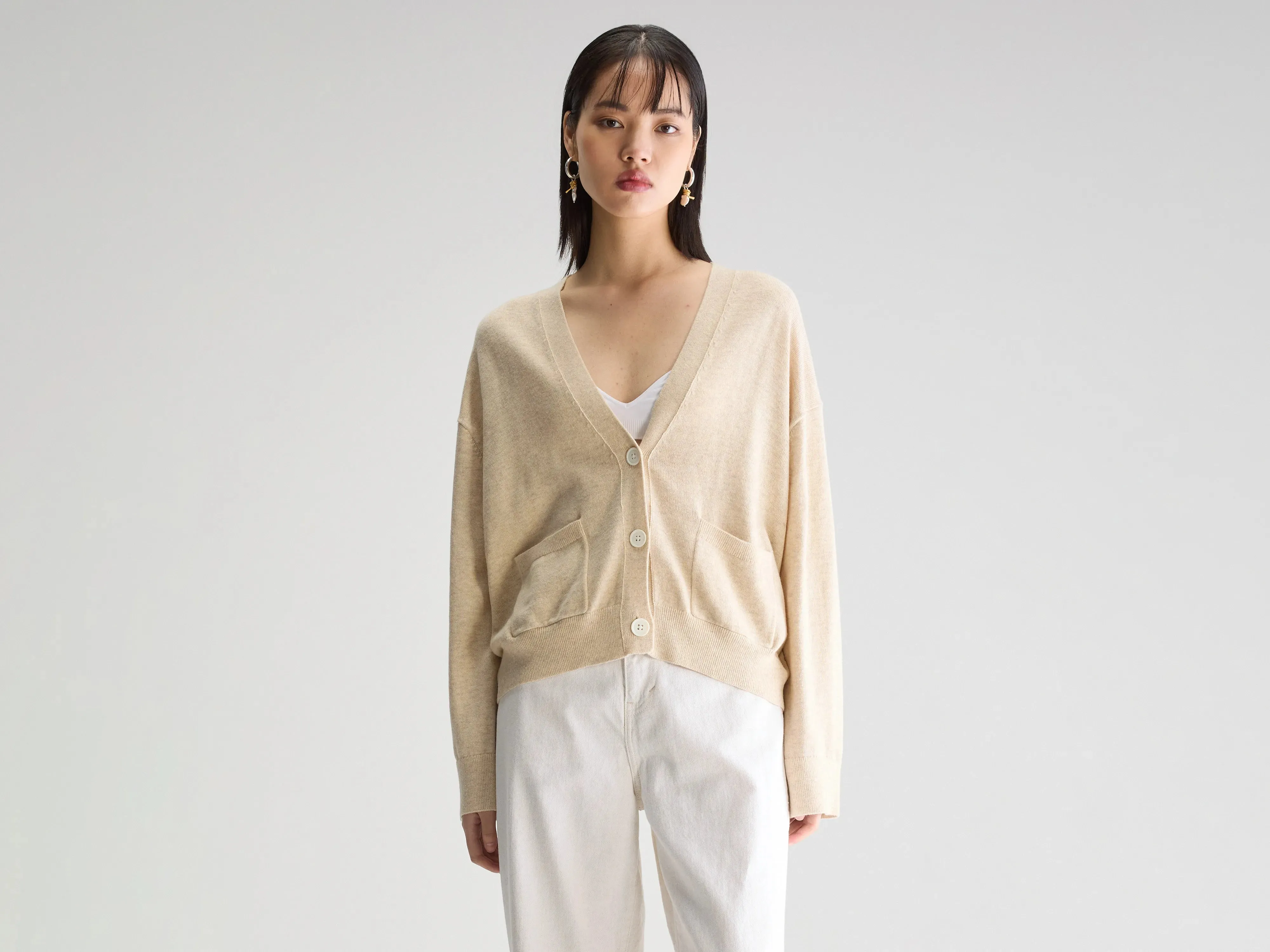 Gakkin v-neck cardigan (251 / W / OATMEAL) sold by Bellrose
