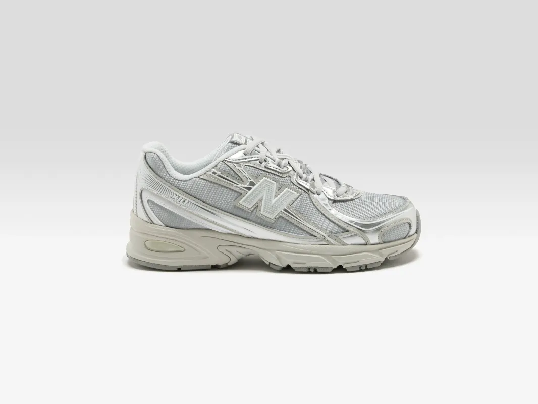 740 for Women (261 / W / SILVER) made by New Balance