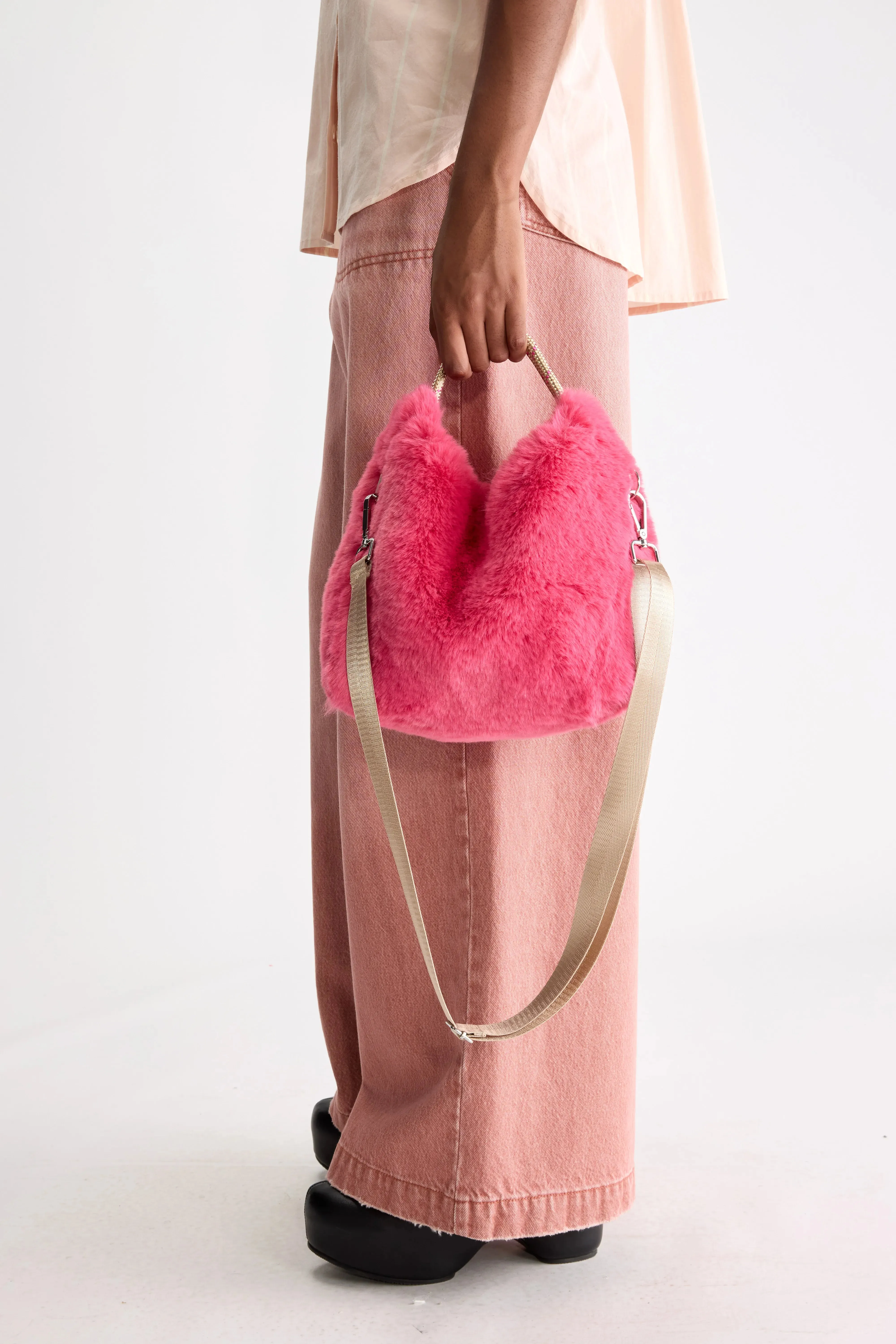 Helcro faux-fur shoulder bag (261 / W / GERANIUM) sold by Bellrose product image thumbnail 3