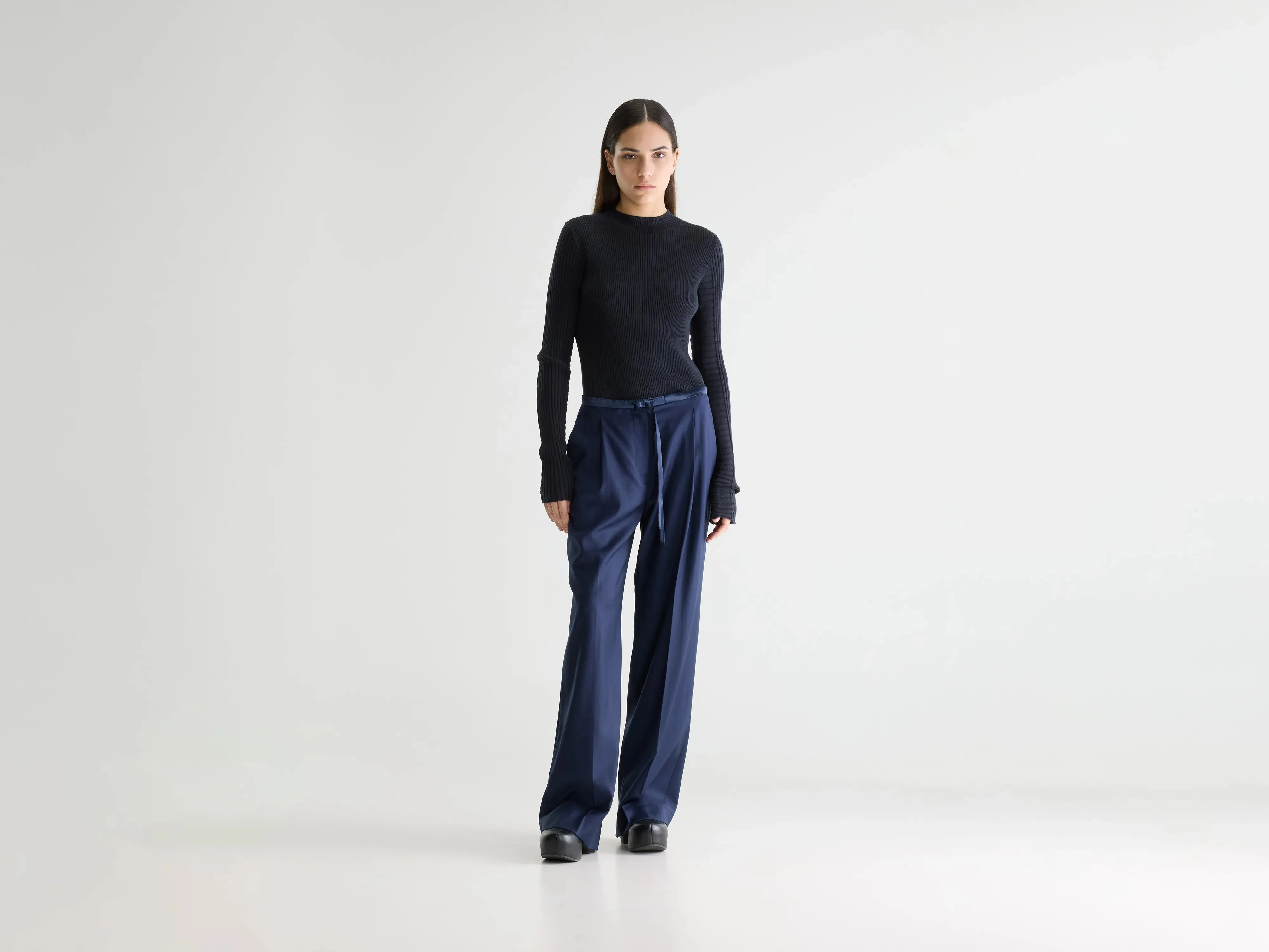 Vestal regular trousers (261 / W / NAVAL) sold by Bellrose