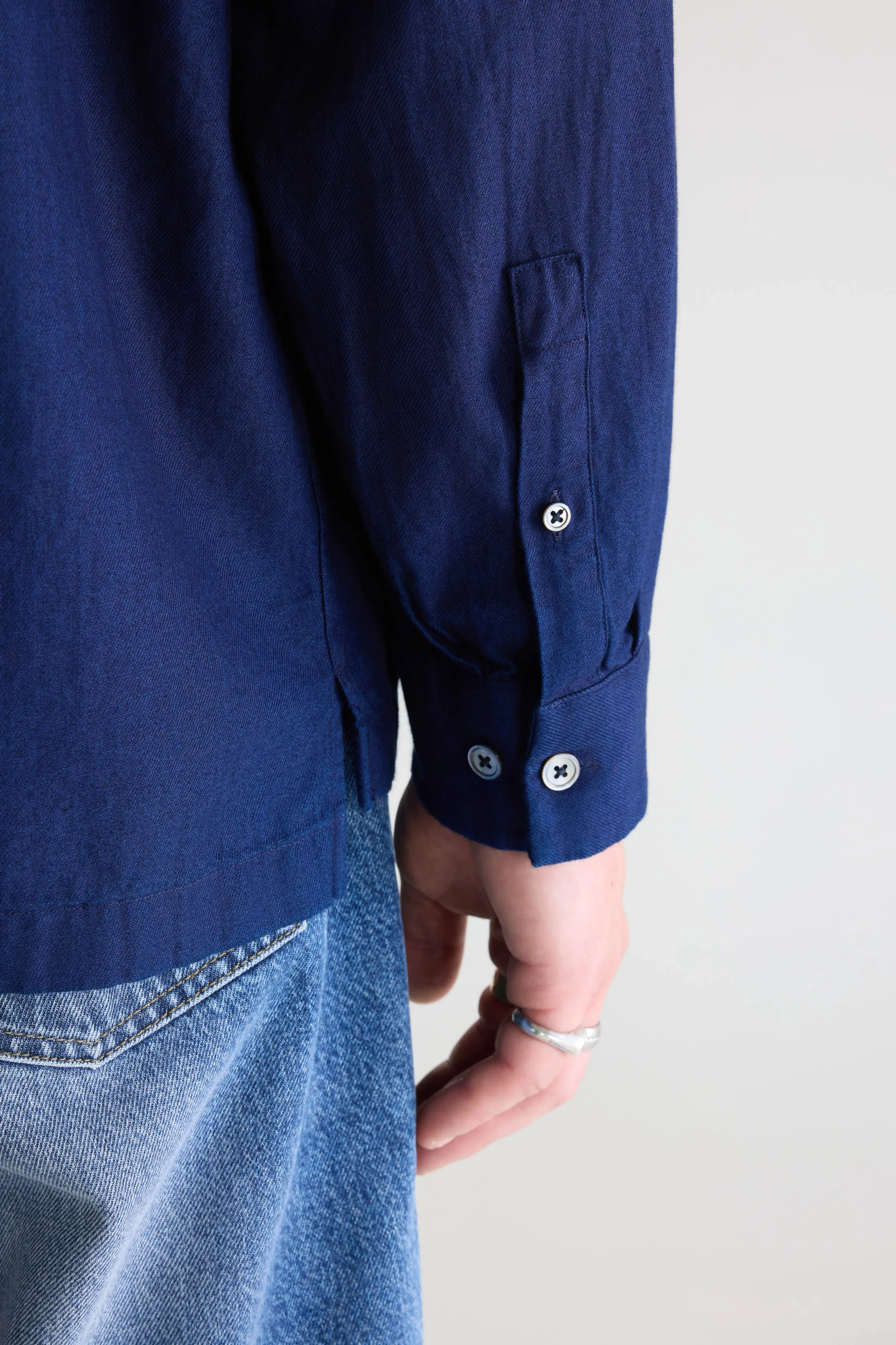 Flip relaxed shirt (261 / M / INDIGO) sold by Bellrose product image thumbnail 5