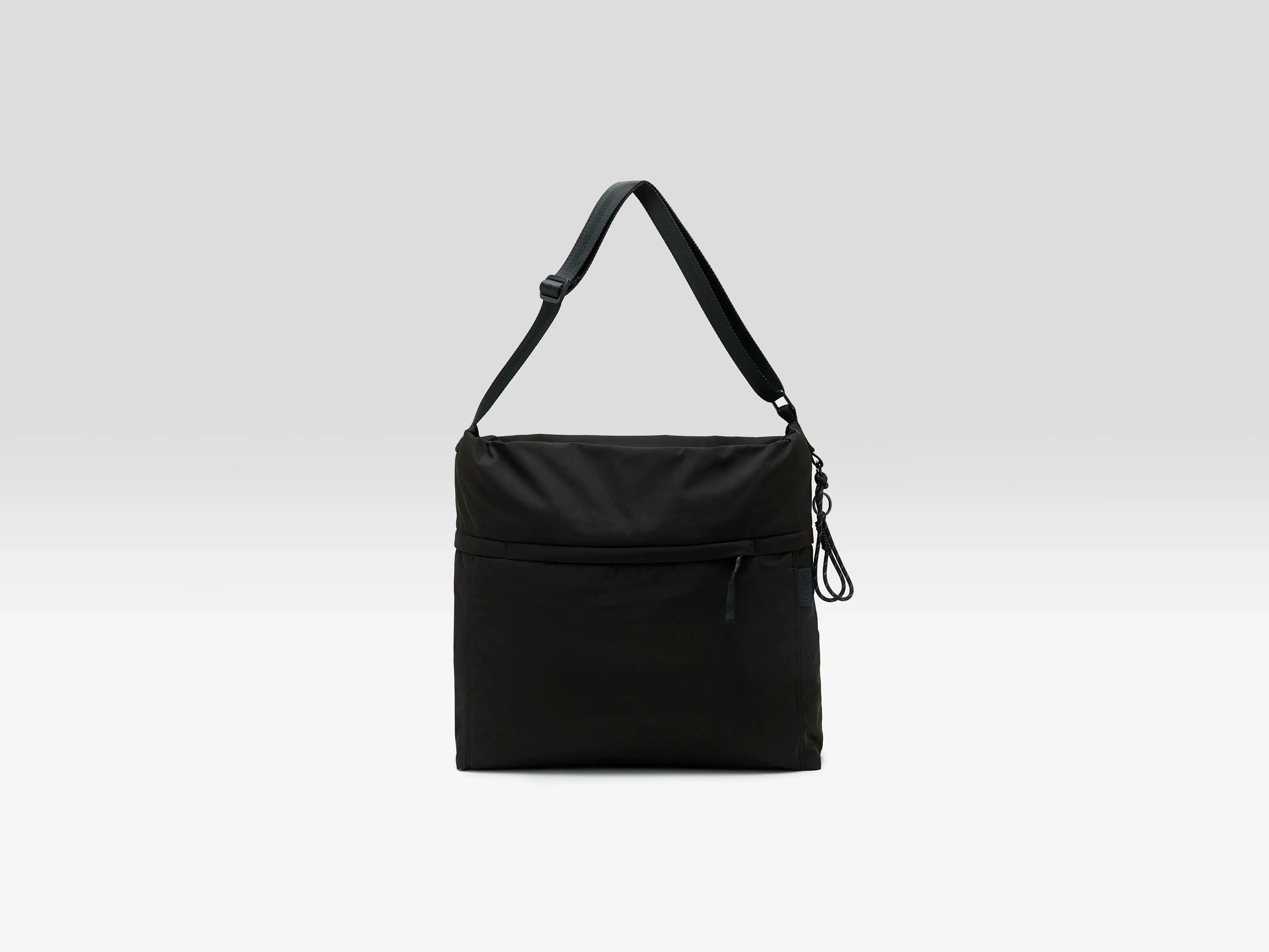 Hendem shoulder bag (261 / M / BLACK) sold by Bellrose