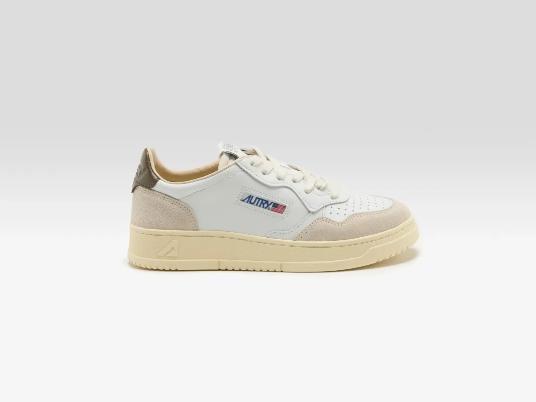 Medalist Low for Women  (261 / W / WHITE) sold by Bellrose