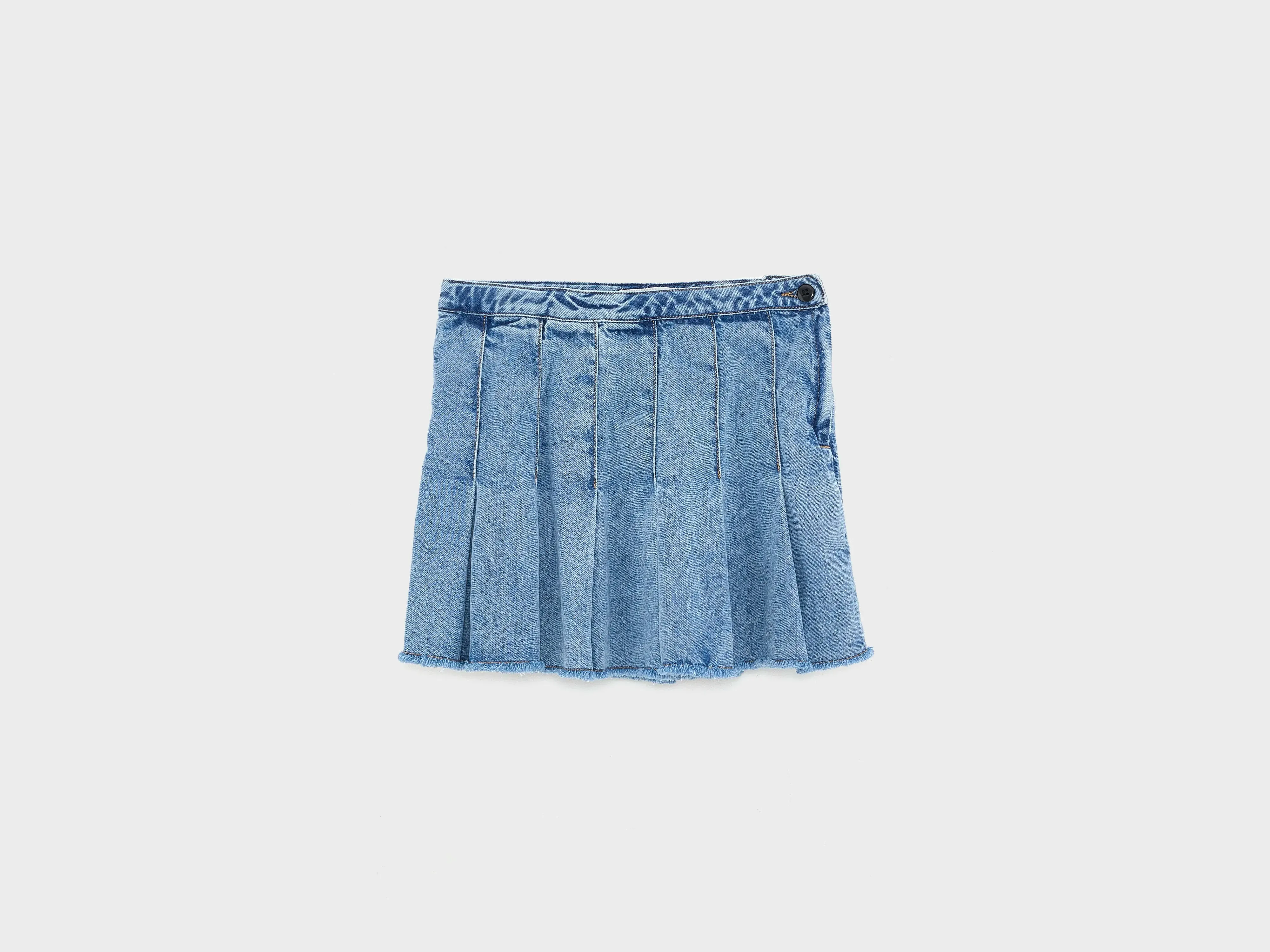 Paraph mini denim skirt (261 / G / LT BLUE BLEACH) sold by Bellrose