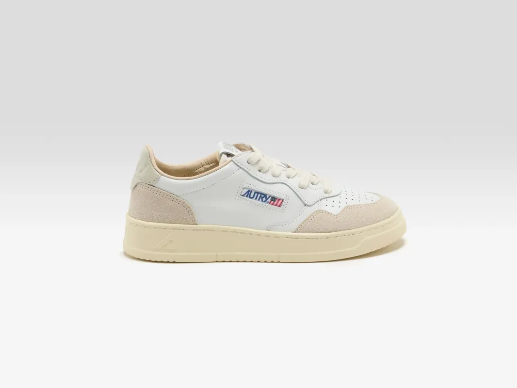Medalist Low for Women (261 / W / WHITE) made by Autry