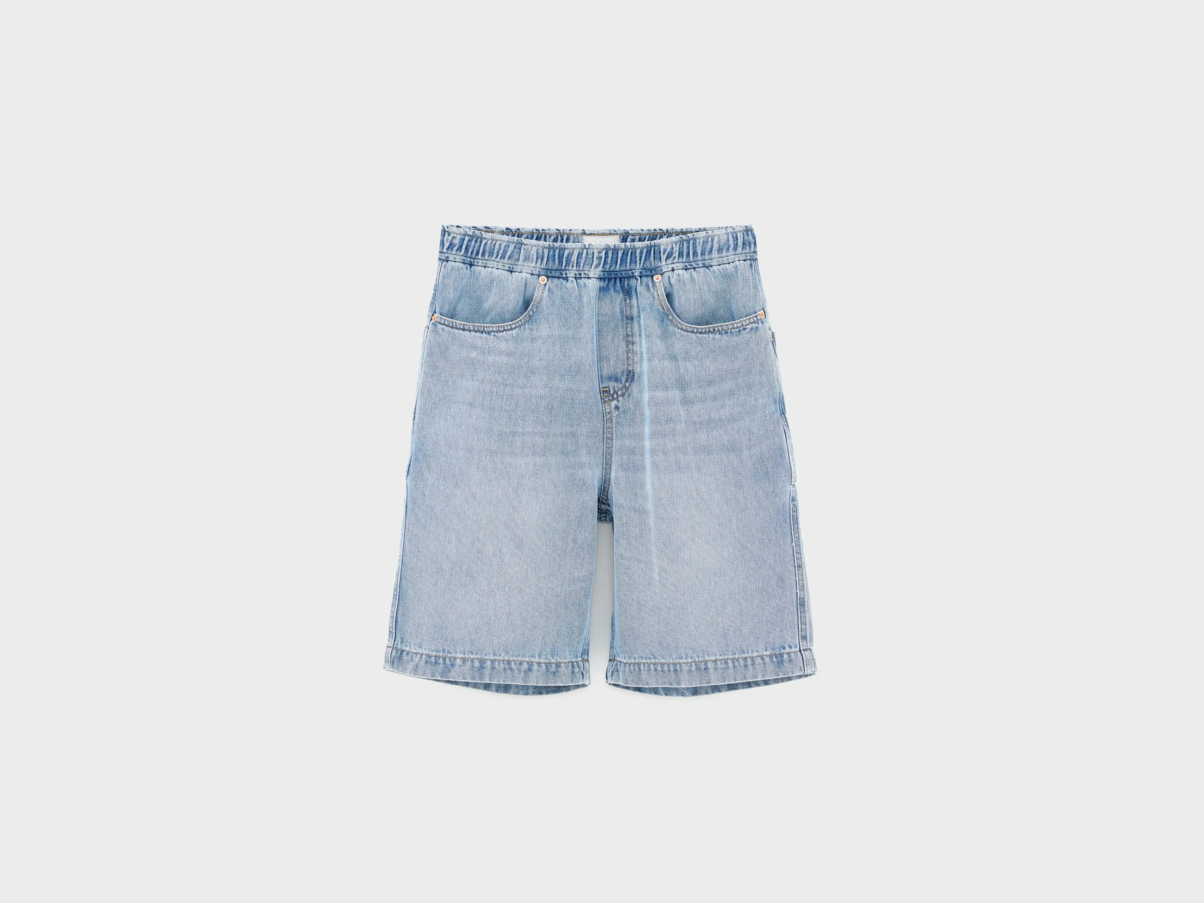 Willemn baggy short (261 / B / LT BLUE BLEACH) sold by Bellrose