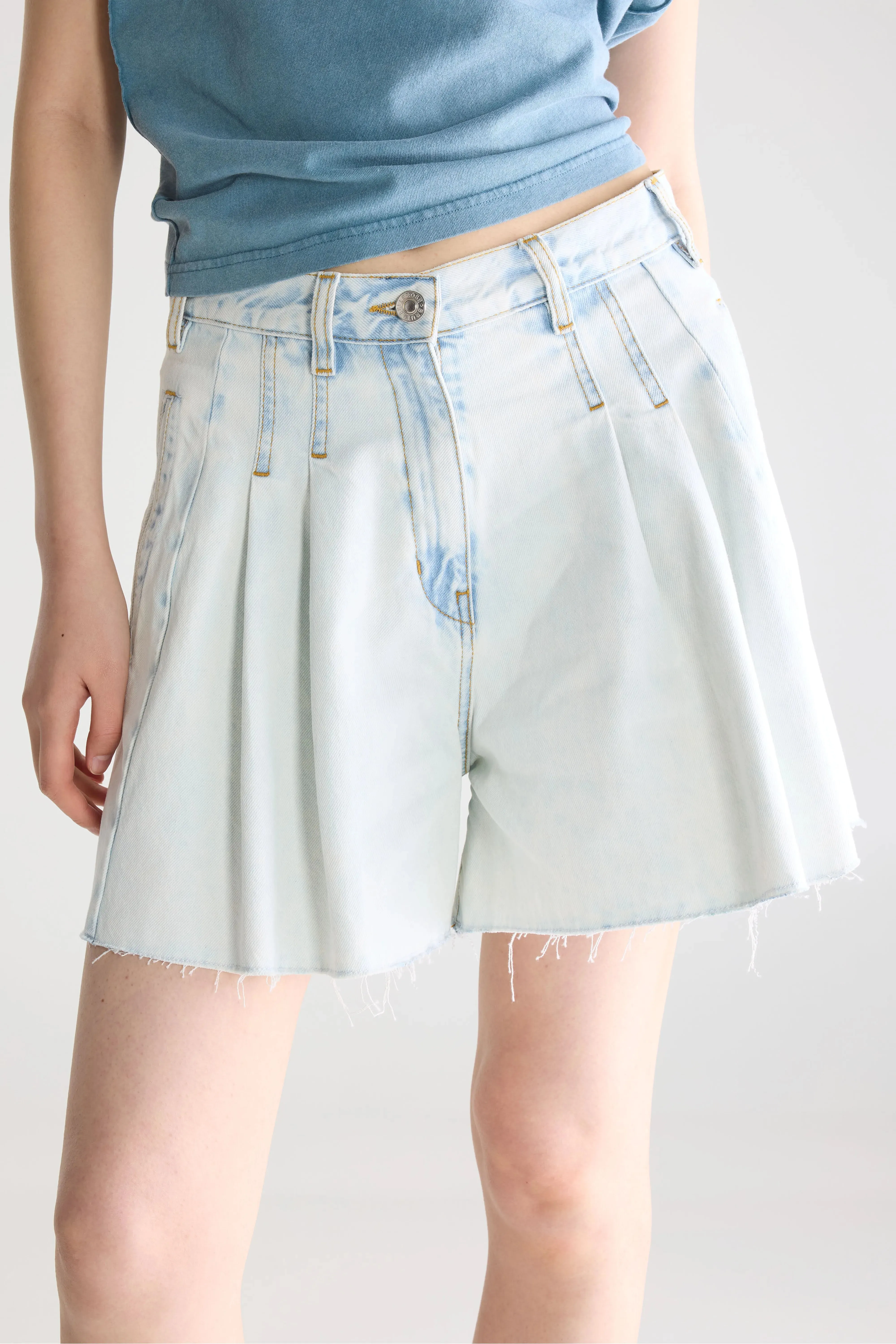 Presley wide denim shorts (261 / W / ICE BLEACH) sold by Bellrose product image thumbnail 4