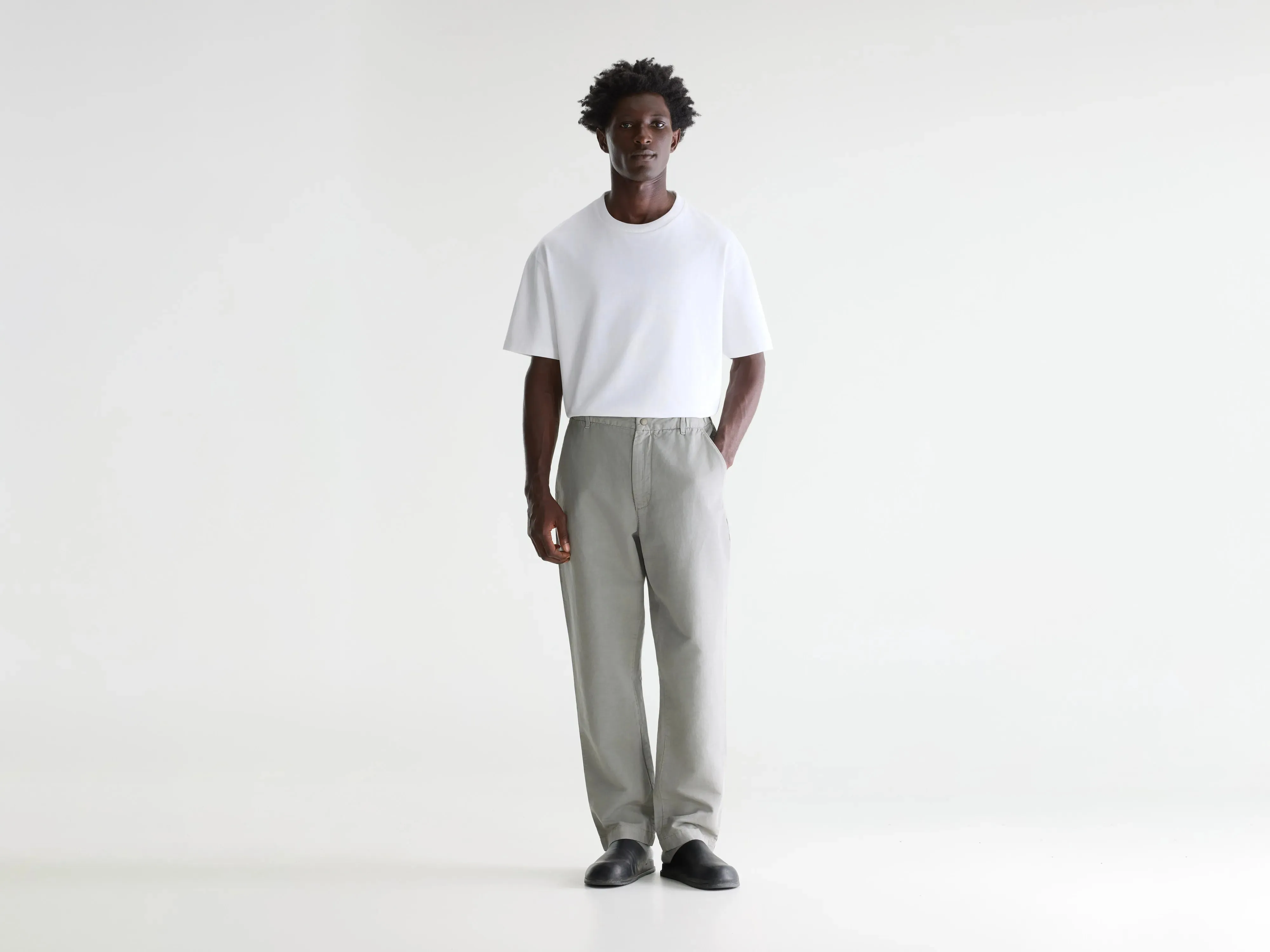 Paynt relaxed trousers (261 / M / CONCRETE) sold by Bellrose