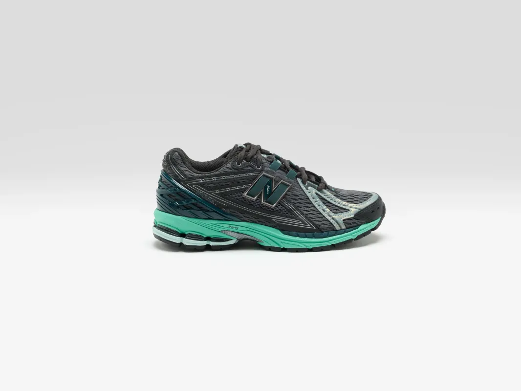 1906R for Women  (261 / W / BLACK) made by New Balance