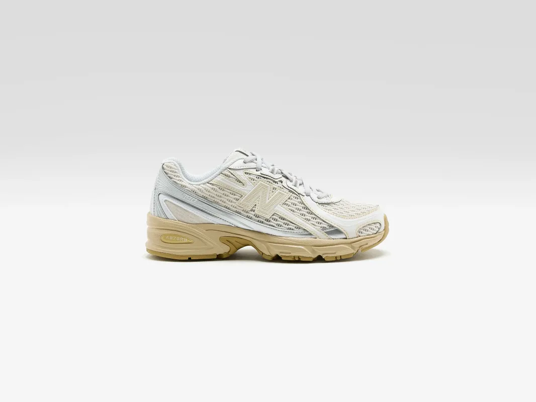 740 for Women (261 / W / OFF WHITE) made by New Balance