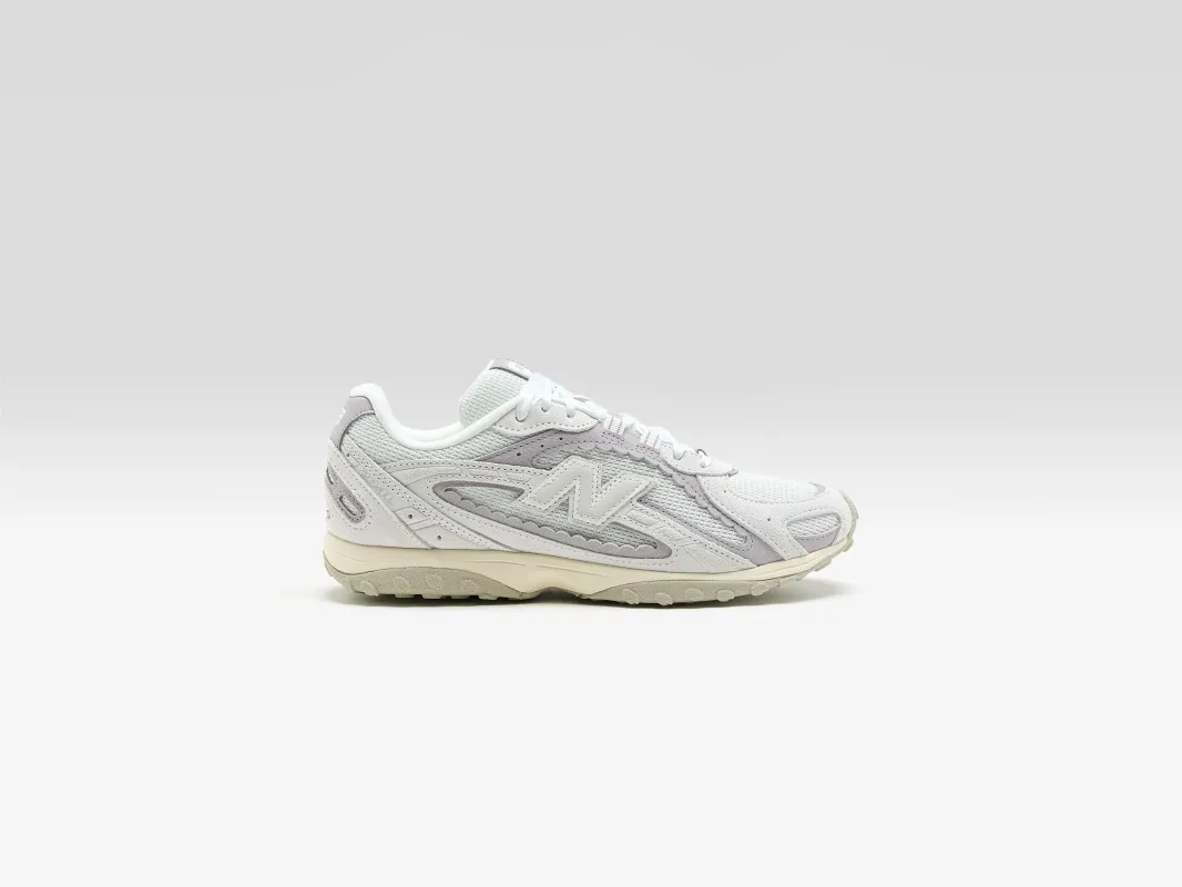 204L Scallop for Women  (261 / W / LIGHT GREY) made by New Balance