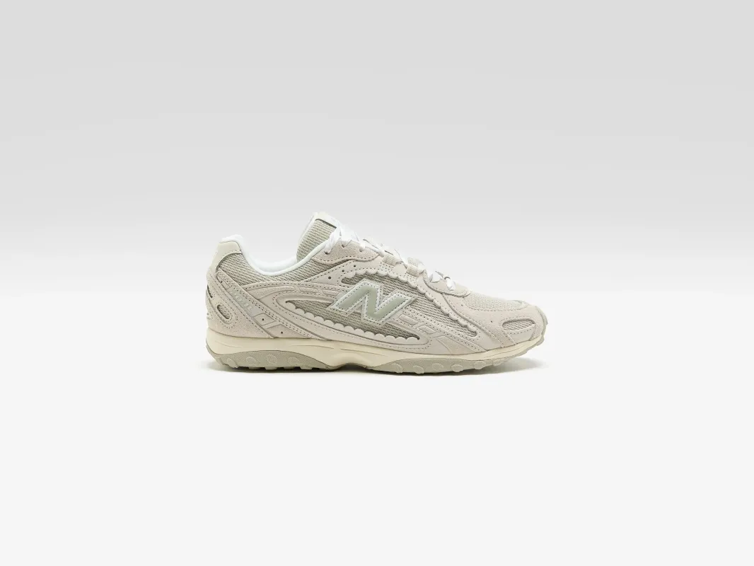 204L Scallop for Women  (261 / W / OFF WHITE) made by New Balance