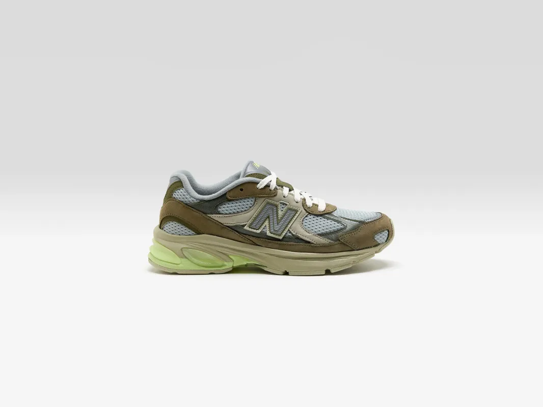 2010 for Women  (261 / W / LIME) made by New Balance