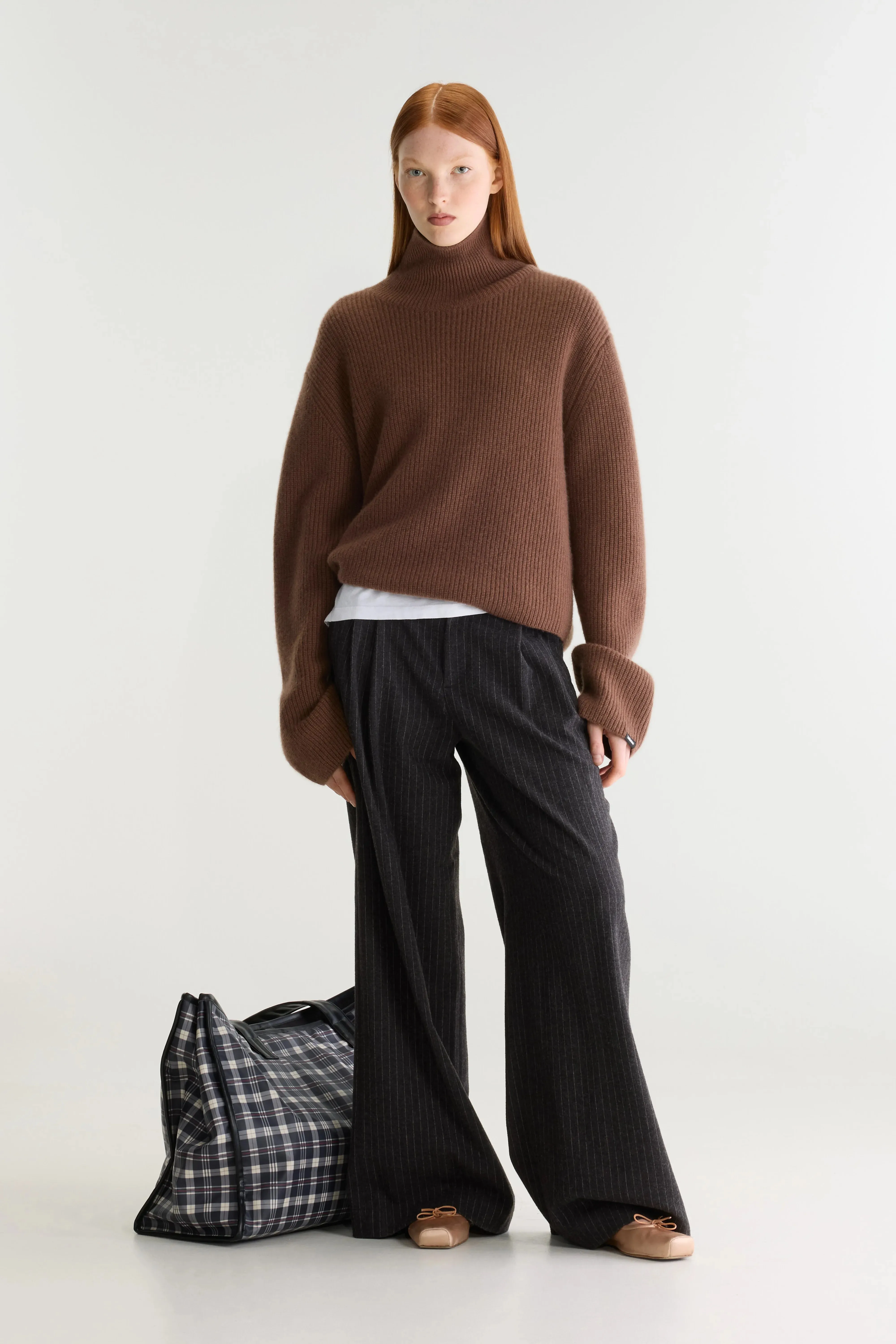 Synin funnel neck cashmere sweater (262 / W / TIRAMISU) sold by Bellrose product image thumbnail 3
