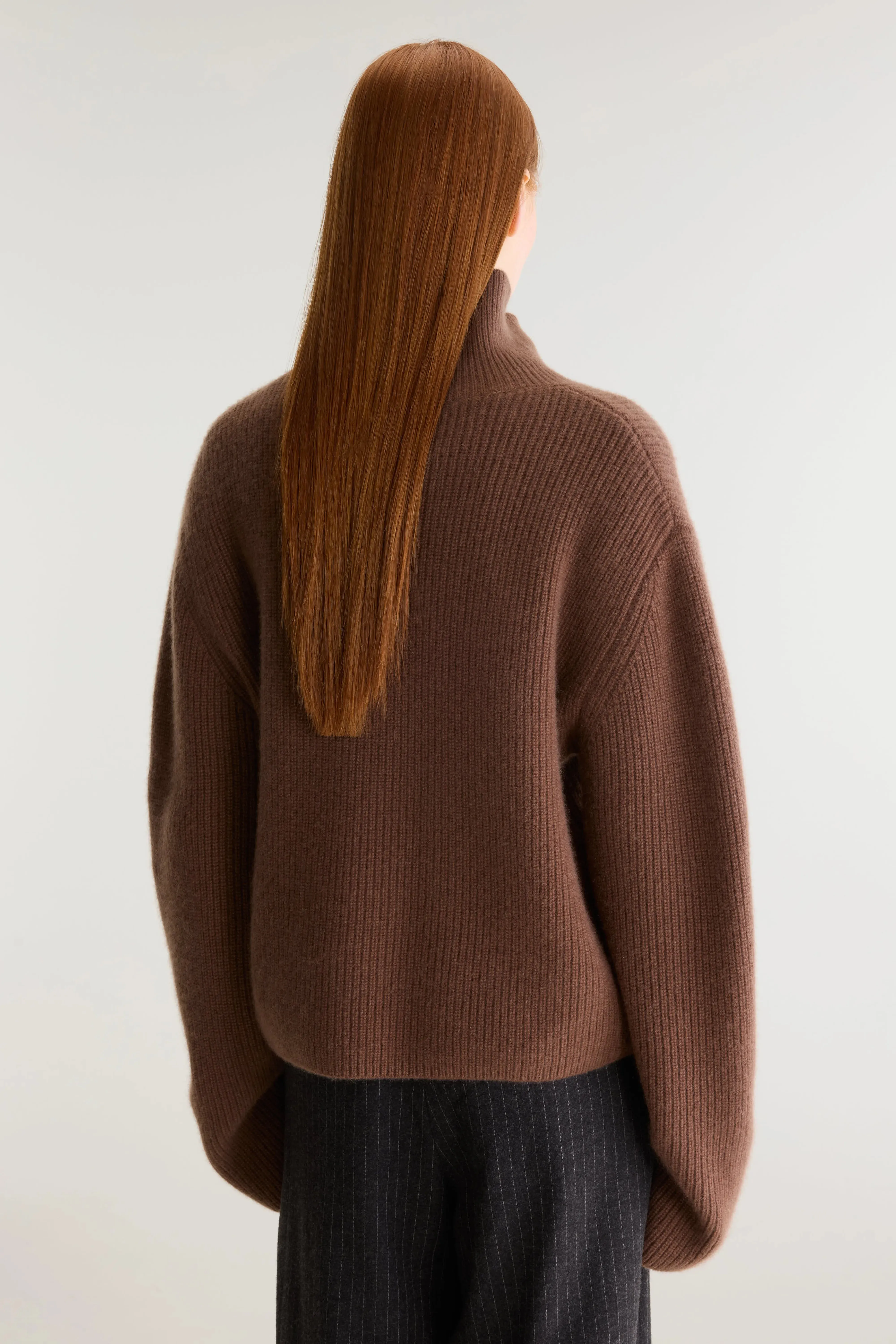 Synin funnel neck cashmere sweater (262 / W / TIRAMISU) sold by Bellrose product image thumbnail 4