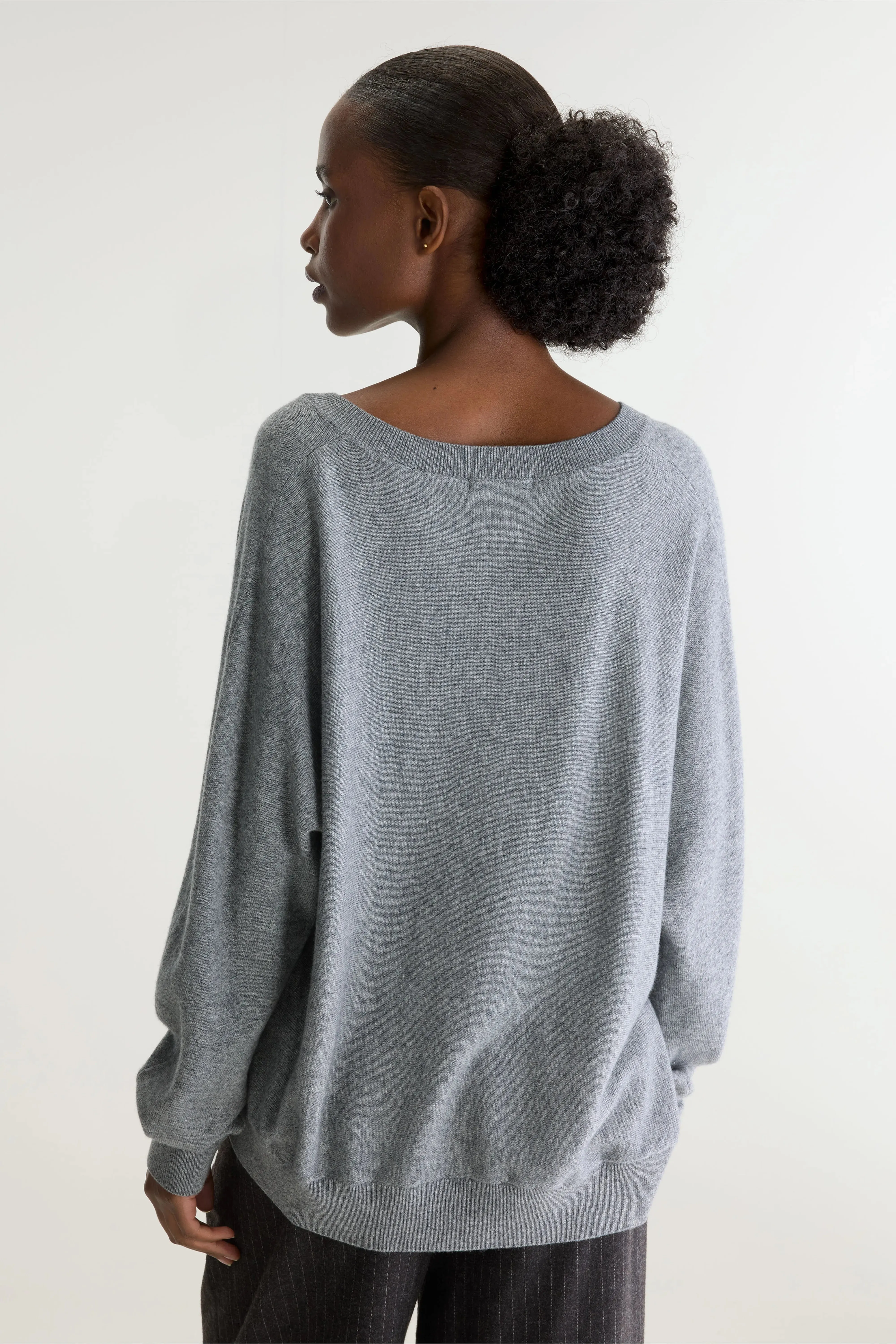 Sonev v-neck sweater (262 / W / GREY MELANGE) sold by Bellrose product image thumbnail 4