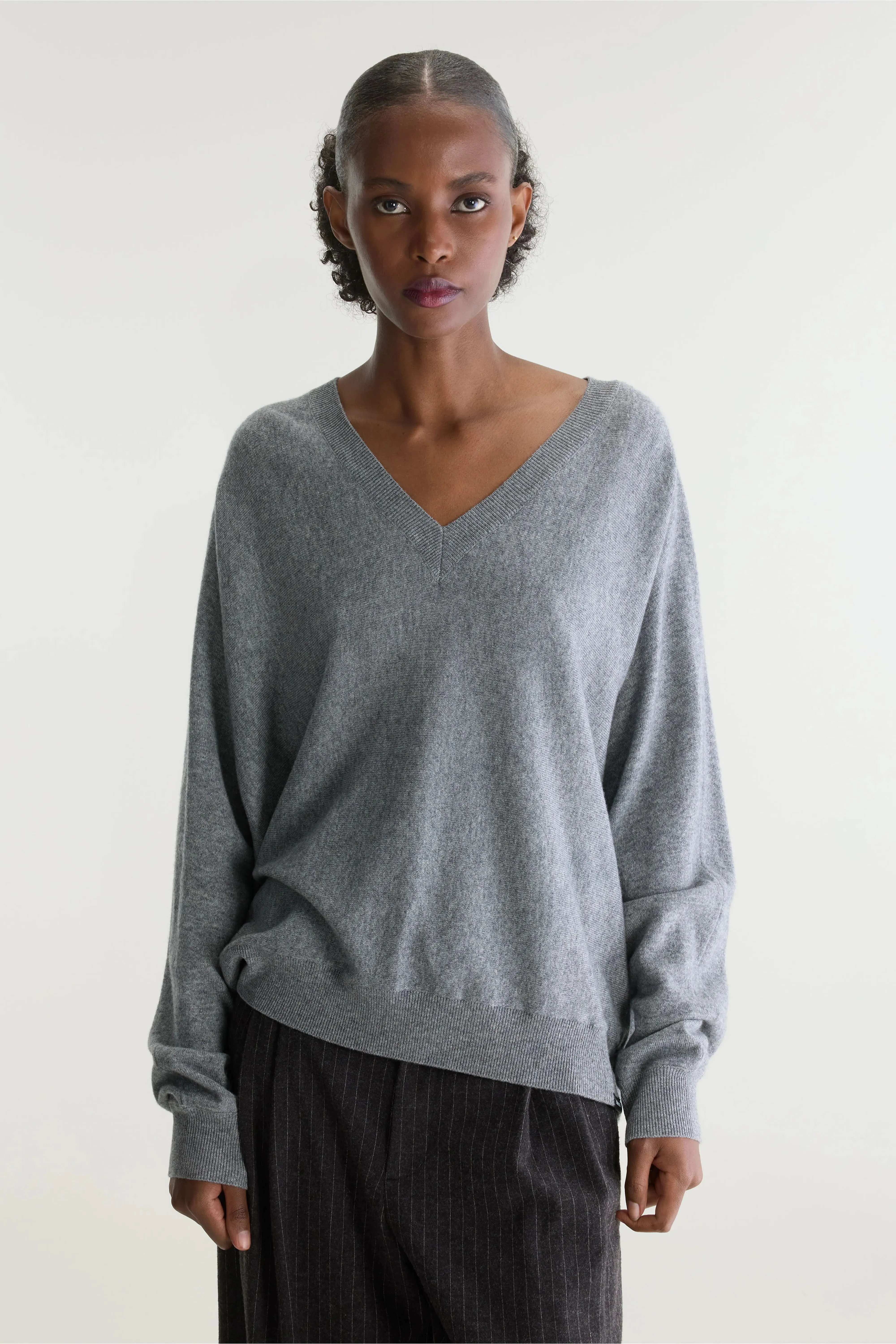 Sonev v-neck sweater (262 / W / GREY MELANGE) sold by Bellrose product image thumbnail 2