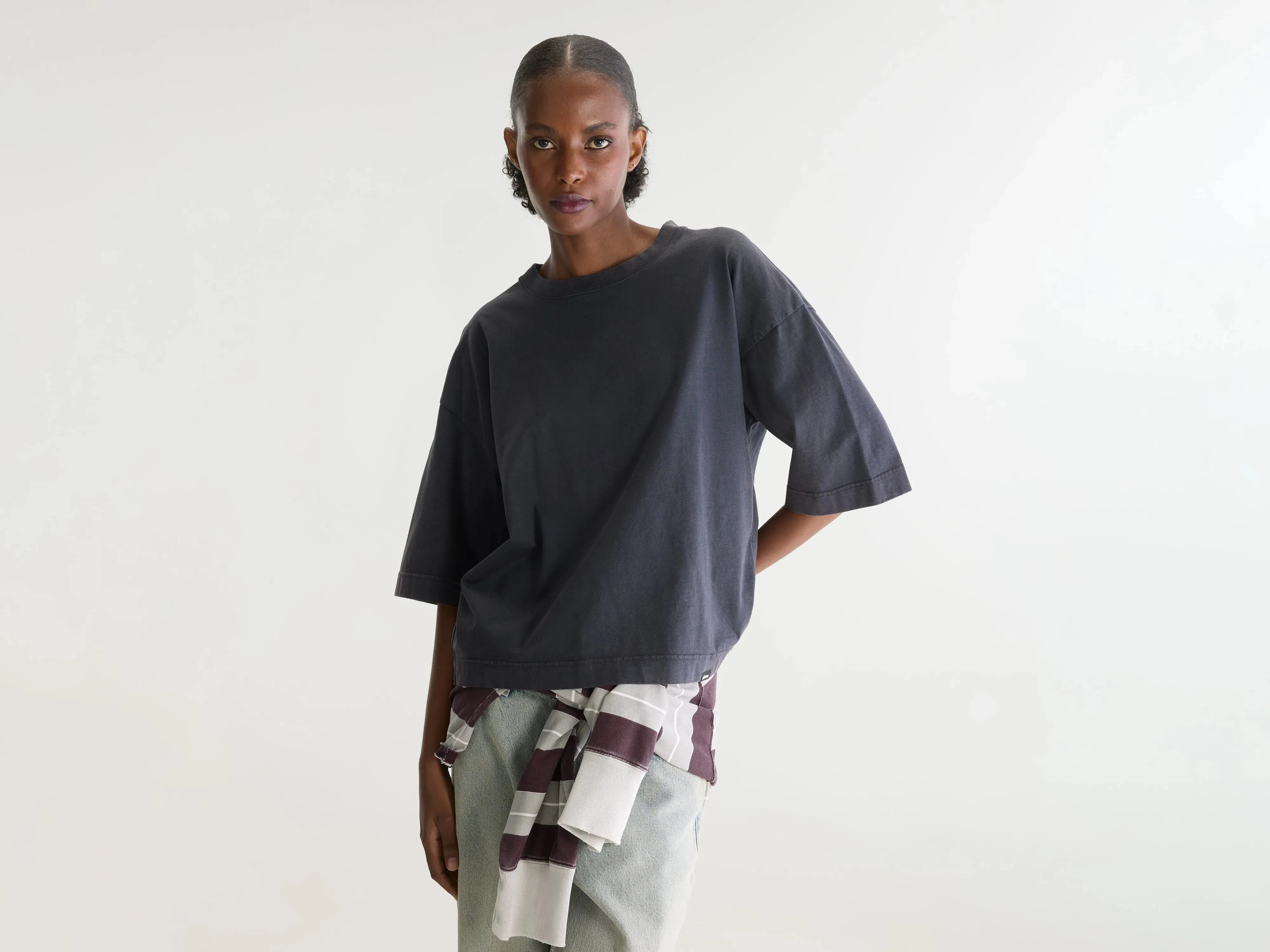 Fiores short-sleeve t-shirt (262 / W / BLACK BEAUTY) sold by Bellrose